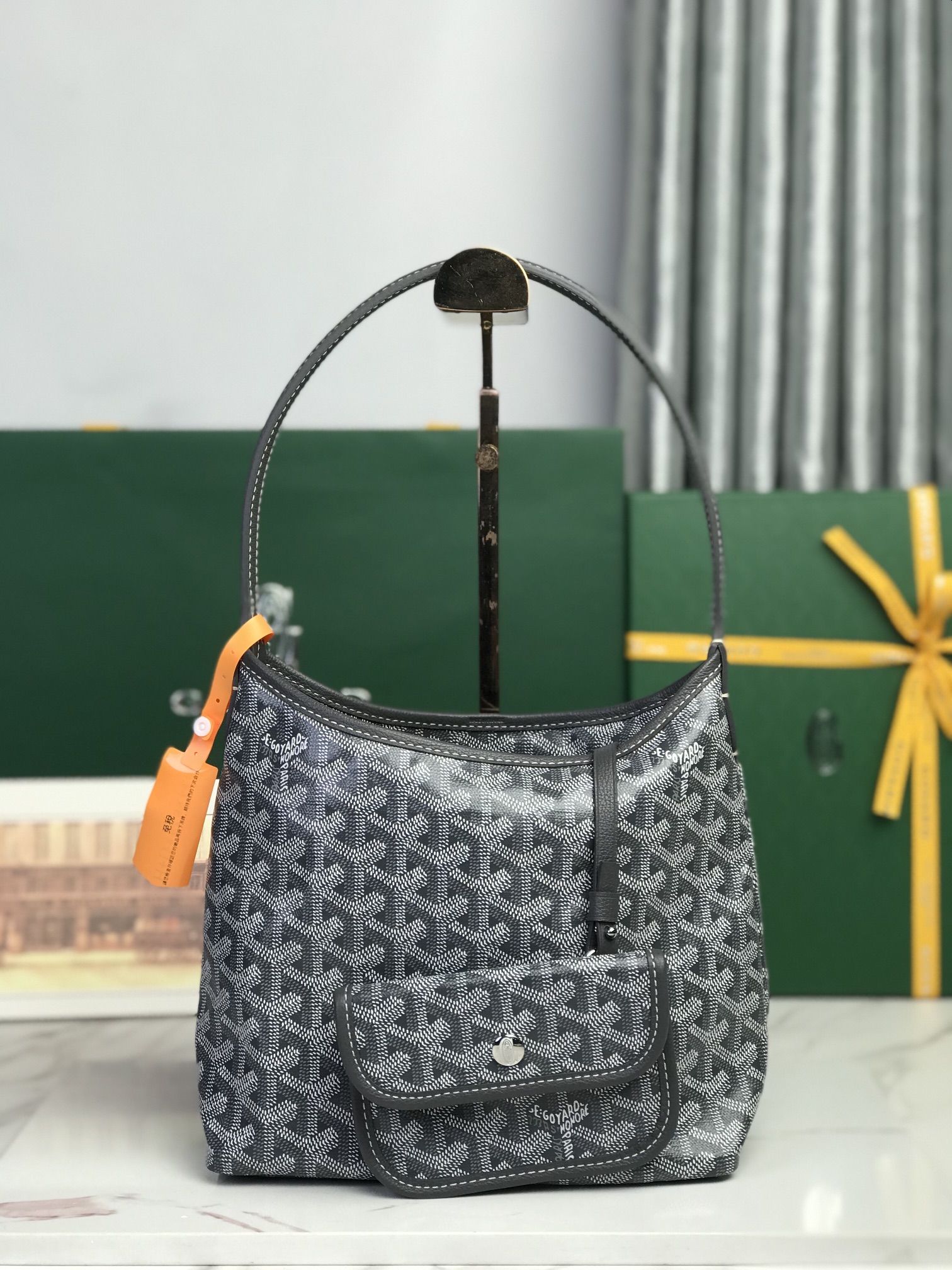 Gris 🔍120250