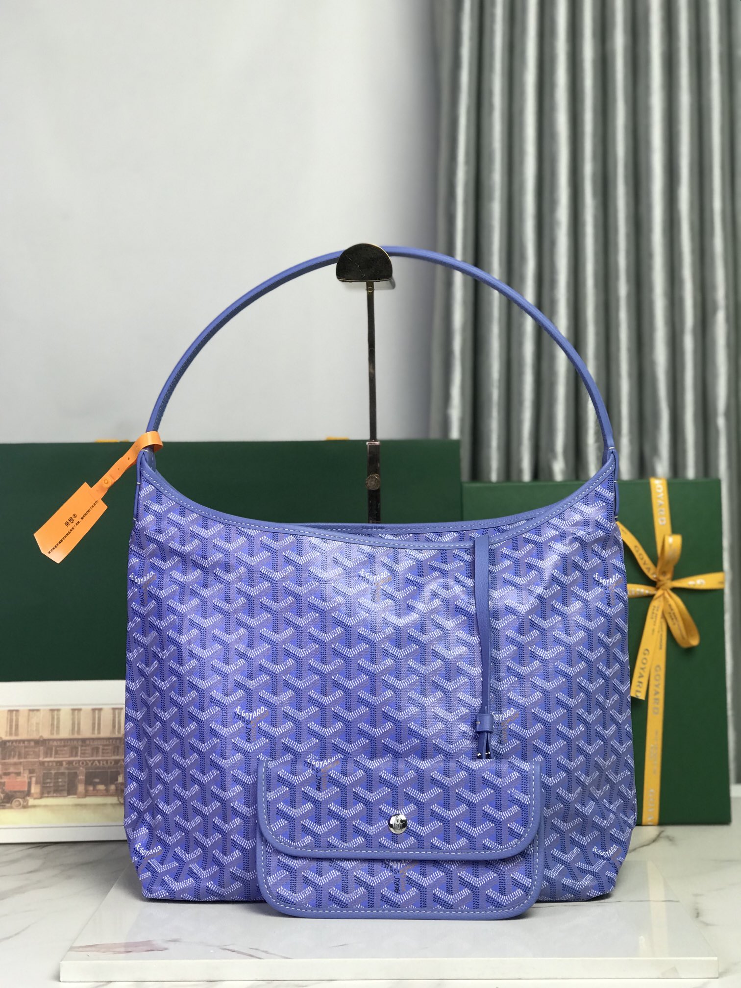 NO:701226,Special grade original leather Goyard Hobo Bohème hobo armpit bag, inspired by the life philosophy of Bohemian wandering, a combination of two ace Saint Louis Artois series tote bags, with built-in sub-bags, casual and lazy style, with it you will be a trendsetter in the fashion world. The comfort of the shoulder strap is the soul of the entire bag, slow work makes fine work, just look at the picture for details. Size Size 42×27×15cm  03,Super Goya,louis vuitton,saint laurent,alexander wang,totes19860909特级 原厂皮 Goyard Hobo Bohème 流浪包腋下包,灵感来自波西米亚流浪的生活哲学,两大王牌Saint Louis Artois系列托特包的综合体,内置子母袋,随性慵懒风,拥有了它你就是时尚界的弄潮儿. 肩带的舒适度就是整个包的灵魂,慢工出细活,细节看图就是了 尺寸 Size42×27×15cm 03,特级戈雅,louis vuitton,saint laurent,alexander wang,totes,Bag