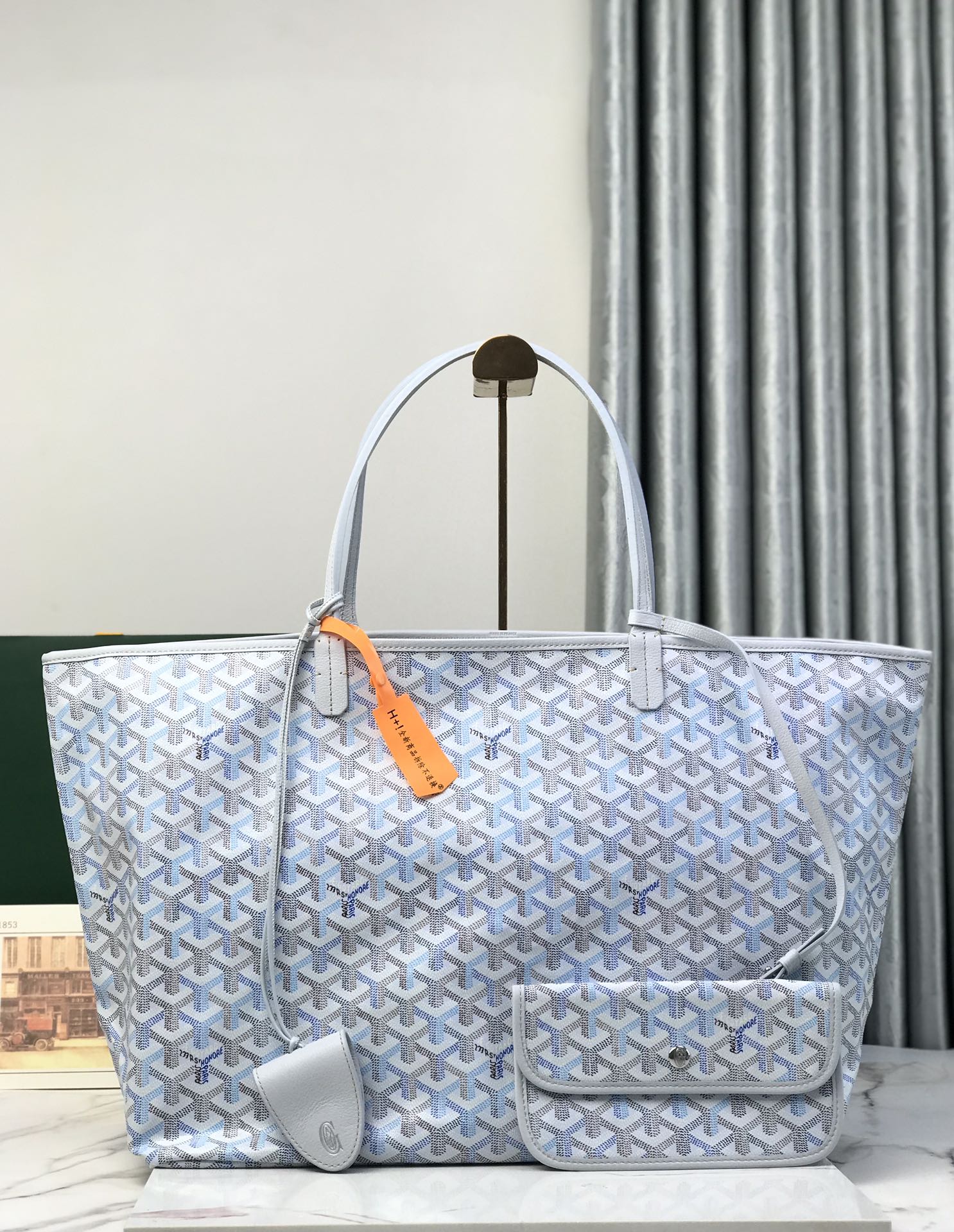 NO:812454,Special grade original leather. This 2026 limited edition SAINT LOUIS large bag is made of limited-edition colorful canvas for four seasons. It is inspired by the gorgeous tones of the four seasons and is launched in four colors. The colorful GOYARDINE canvas replaces the conventional three-color design with a Y-shaped pattern in six colors. Whether it is refined and elegant or casual, low-key and restrained or eye-catching. SAINT  LOUIS small handbags can be perfectly adapted to various occasions. They are extremely light and can be used on both sides. They are equipped with a 'CROC' leather bag to ensure the safety of items and come with a removable inner bag. M size size 40×20×32cm, bag opening 57cm 020144, special grade Goya, louis vuitton, saint laurent19860909特级  原厂皮 这款2026年限量版SAINT LOUIS大号包袋,参与限定四季炫彩帆布打造,灵感源自绚烂的四季色调从而推出四款配色.多彩GOYARDINE帆布以六种配色的Y字纹取代常规的三色设计.无论是精致优雅或休闲随性,低调内敛或夺目亮眼. SAINT LOUIS小号手袋都可以完美适配各种场合,轻盈至极还可以双面使用,配有“CROC”有皮革包夹确保物品安全,并附有可拆卸内袋. M尺寸size40×20×32cm,袋口57cm 020144,特级戈雅,louis vuitton,saint laurent,Bag