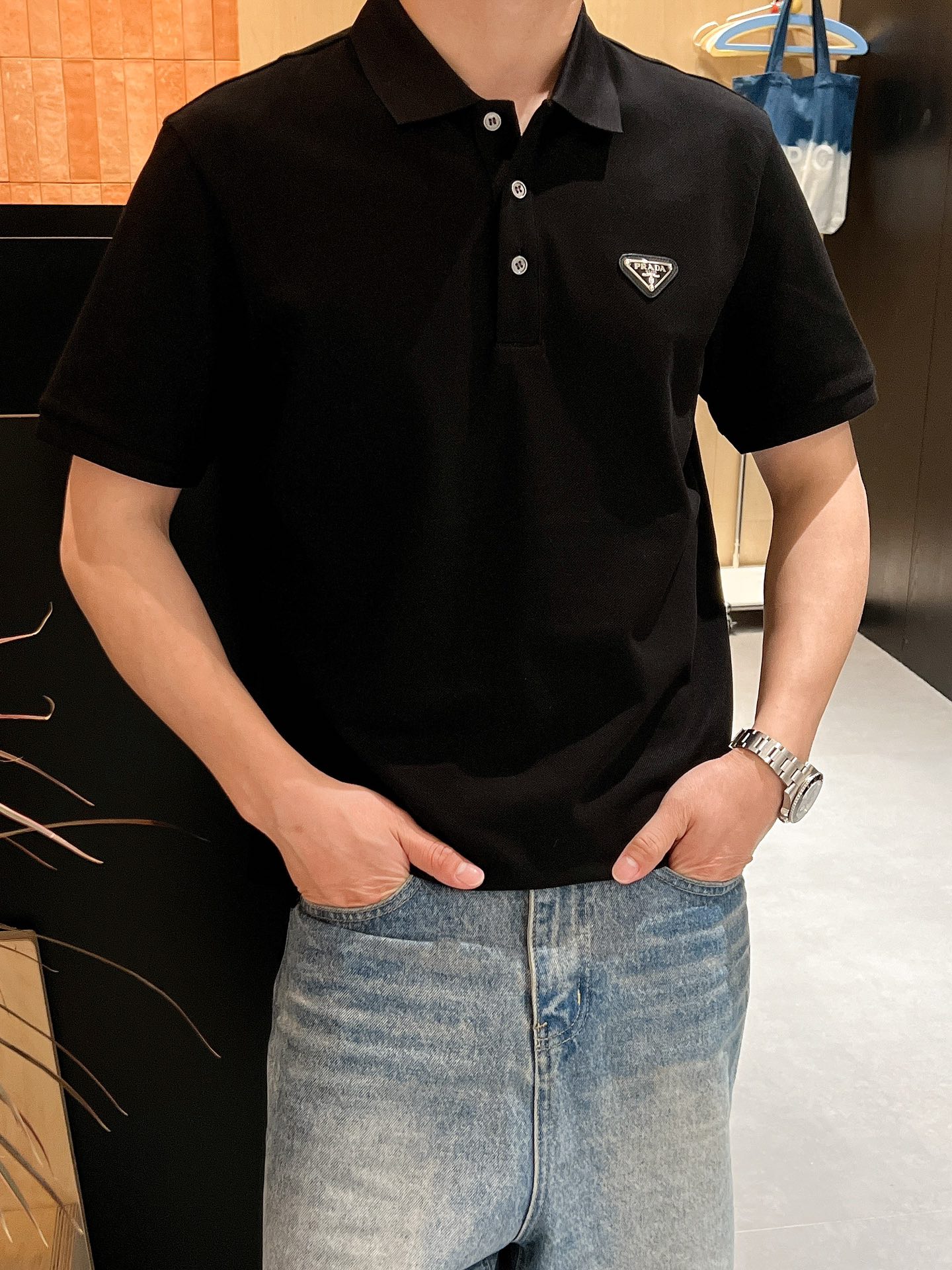 PRD🆕 25/ss春夏新款丝光珠地翻领Polo 胸前经典三角标标识 上身舒适轻柔 标准版型黑白两色码数