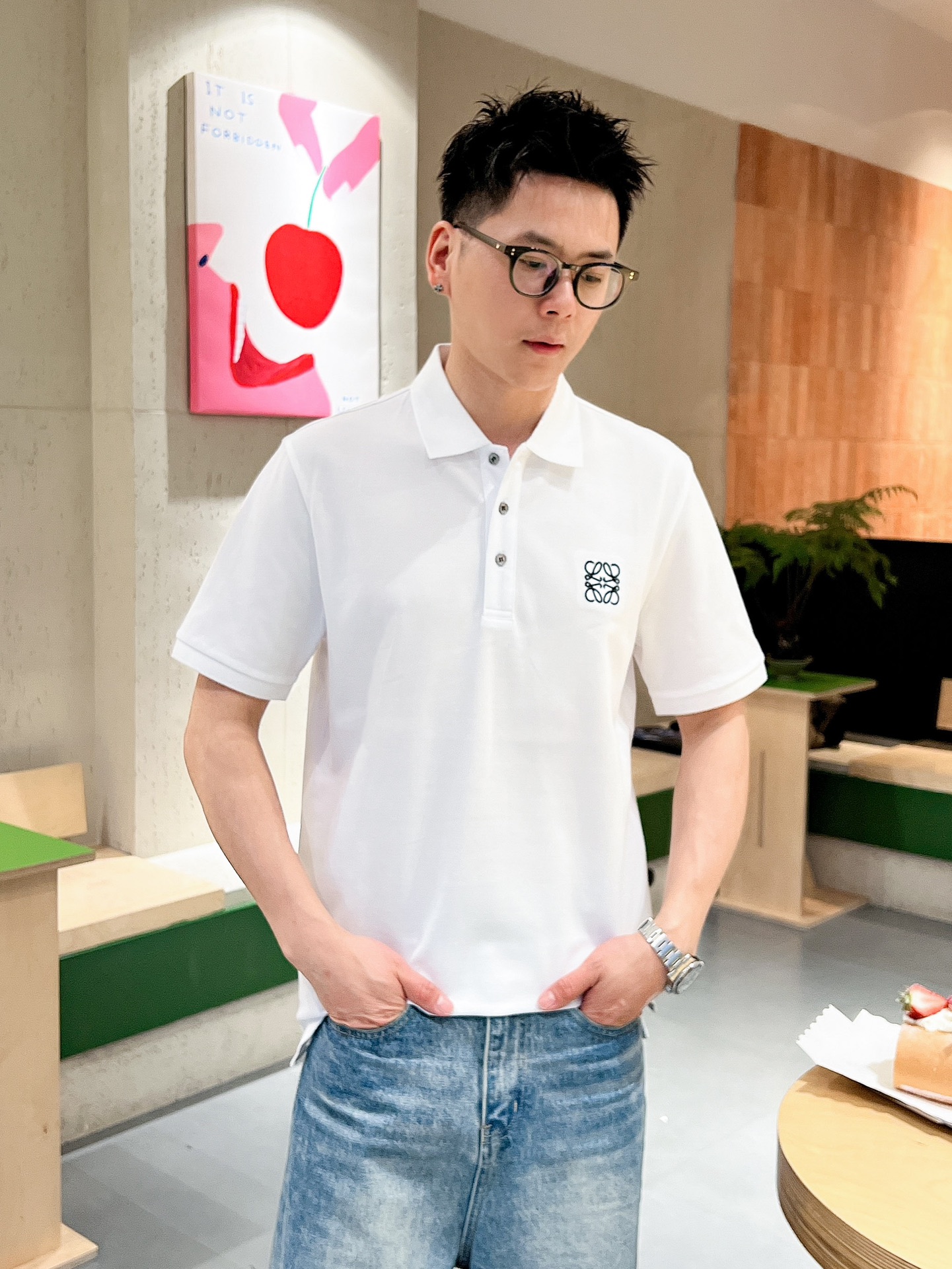 NO:121119,Luo Yiwei 25/ss Spring and Summer New Mercerized Beaded Lapel Polo Comfortable and Soft Upper Body Standard Style Black and White Number M L XL XXL XXXL,,loewe,alexander wang19860909罗意威 25/ss春夏新款丝光珠地翻领Polo 上身舒适轻柔 标准版型 黑白两色 码数M L XL XXL XXXL,,loewe,alexander wang,Men's clothing