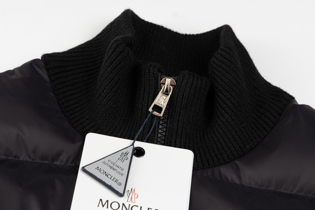 Moncler Sweater with Snail Design and Knitted Needles, Featuring Wool Blend Fabric - 图片 3