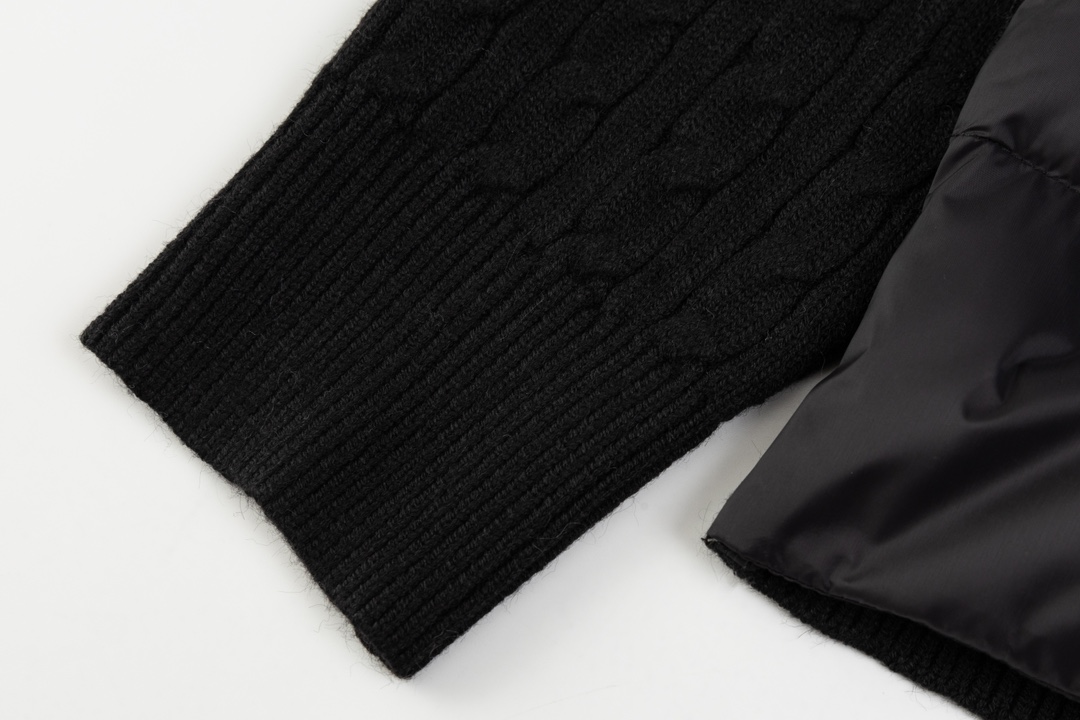 Moncler Sweater with Snail Design and Knitted Needles, Featuring Wool Blend Fabric - 图片 7
