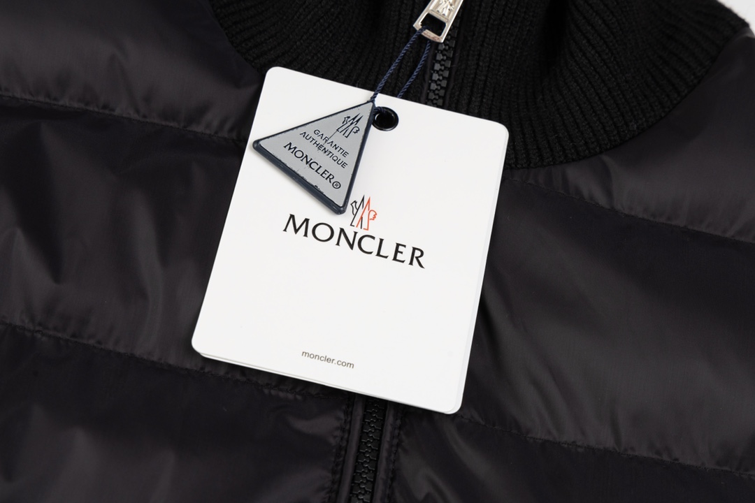 Moncler Sweater with Snail Design and Knitted Needles, Featuring Wool Blend Fabric - 图片 4