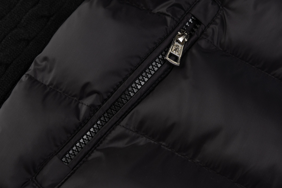 Moncler Sweater with Snail Design and Knitted Needles, Featuring Wool Blend Fabric - 图片 6