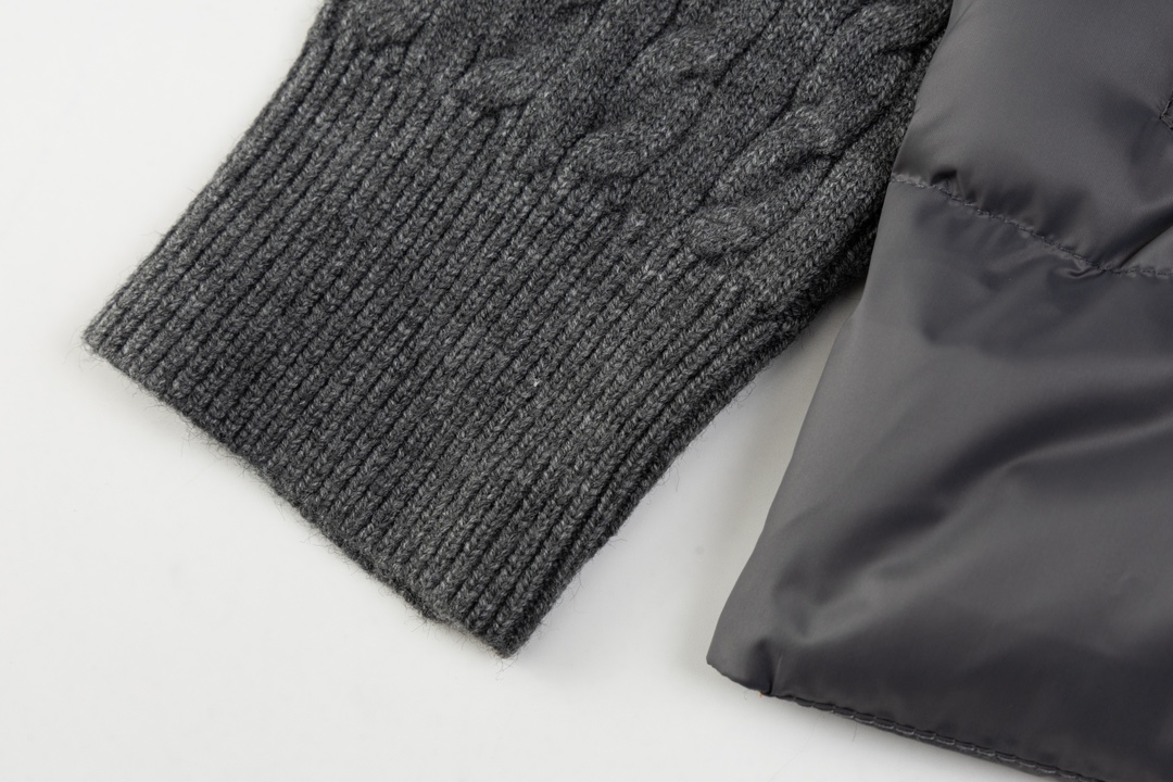 Moncler Knitted Wool Sweater with Unique Snail Design and Feathers in Grey - 图片 7