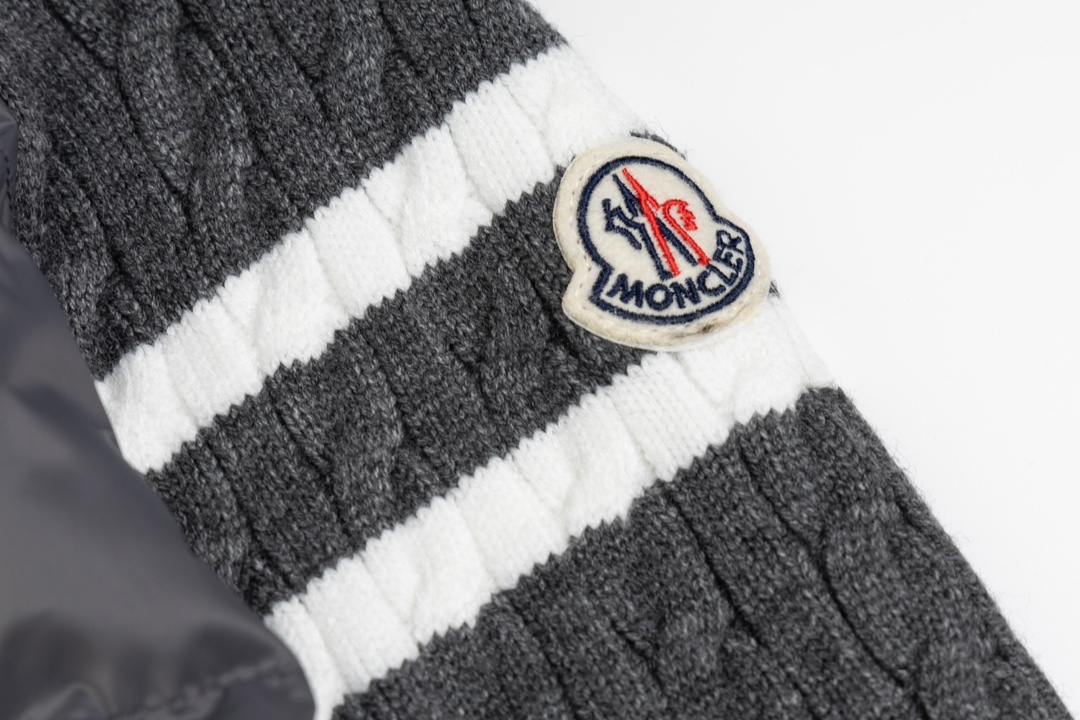 Moncler Knitted Wool Sweater with Unique Snail Design and Feathers in Grey - 图片 5