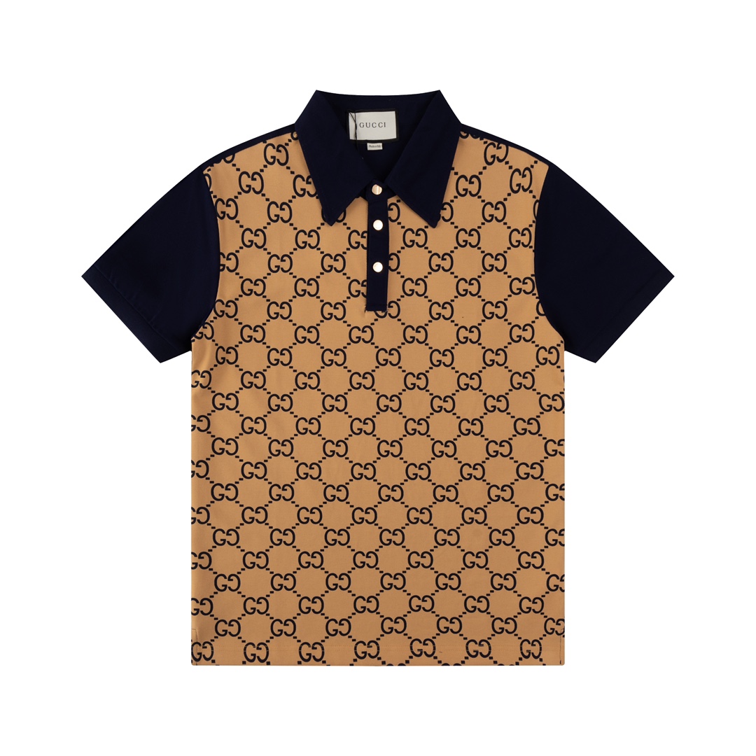 GUCCI 古驰 经典双G满印LOGO条纹拼接，金属纽扣升级，灵感源自八十年代复古 原版面料 官方同款 Polo衫 定制 同缸染面料 手感非常舒服 春夏最新砖柜同步 时尚又个性 超级百搭好看的一款 男女都非常合适 人手必备款 吊牌 领标 …
