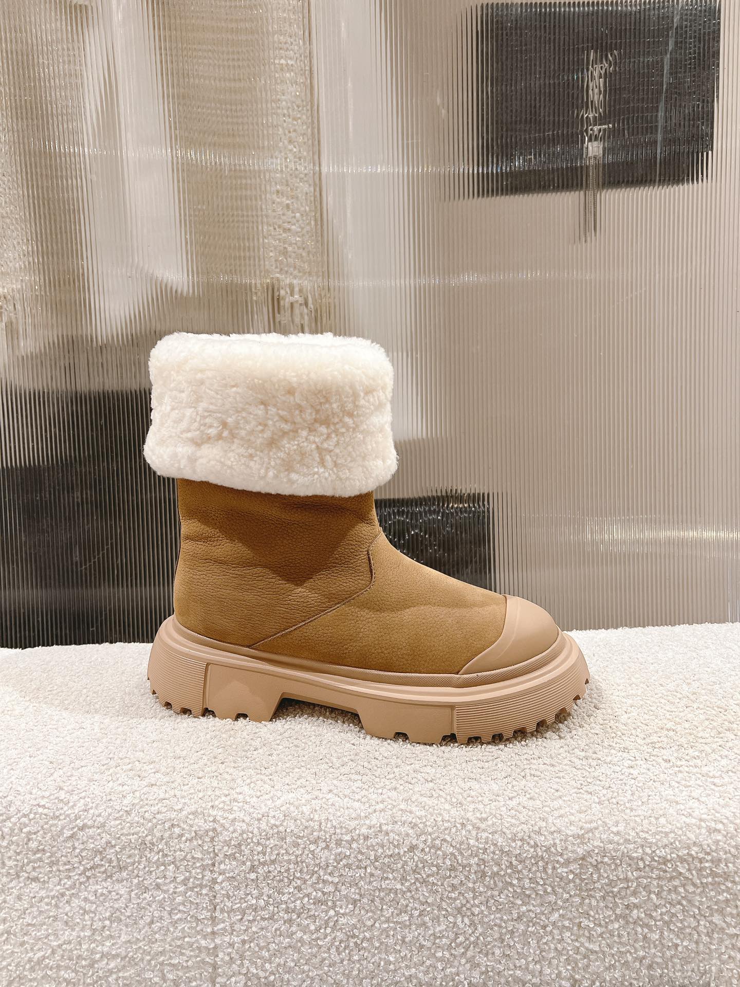 Winter Fashion Preview: Hogan’s High-End 840 Snow Boots Collection - 图片 3