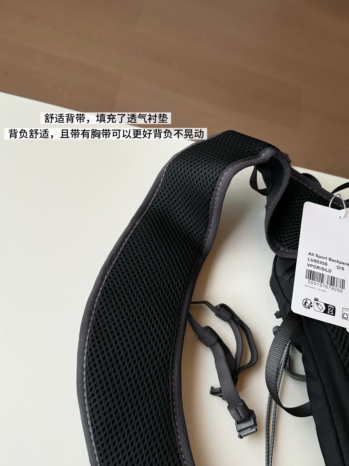 舒适背带，填充了透气衬垫，背负舒适，且带有胸带可以更好背负不晃动 3