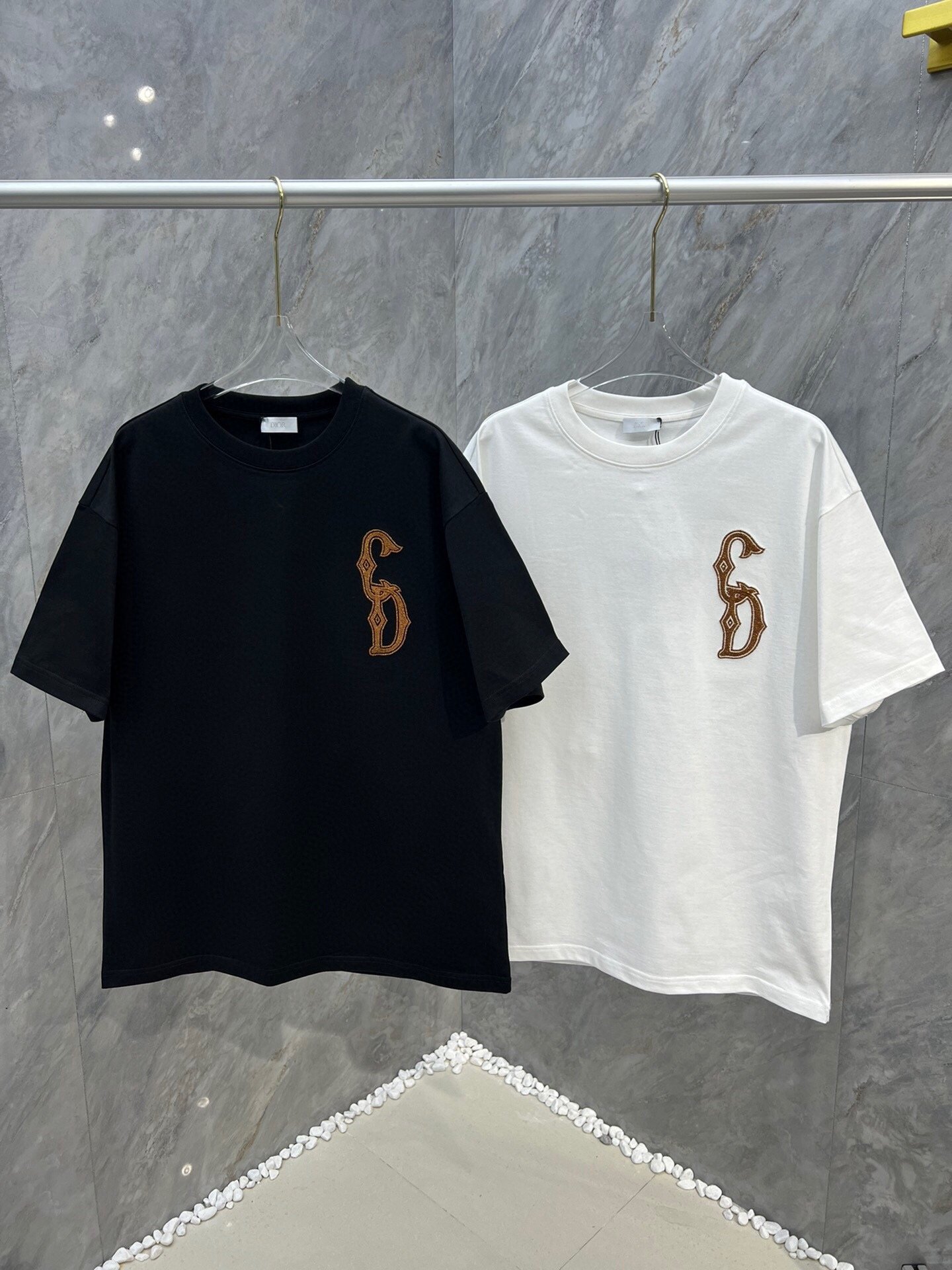 Dior迪奥24ss新款男装字母CD刺绣宽松版棉质短袖T恤经典品牌元素结合典雅气质与休闲风范优选特定原版