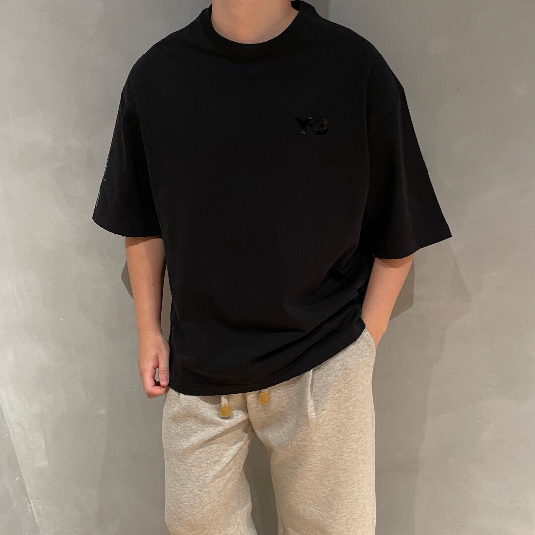 NO:116881,New Y-3, logo pattern, spring and summer new base short sleeves, using comfortable and breathable fabric, trendy matching, top-notch workmanship, high-end quality!  Same style for men and women. Size XS-XL, T-shirt, alexander wang19860909新款Y-3,logo图案春夏新款打底短袖,采用舒适透气面料,潮流搭配,顶级的做工,高端品质！男女同款.尺码XS-XL,,T-shirt,alexander wang,Men's clothing