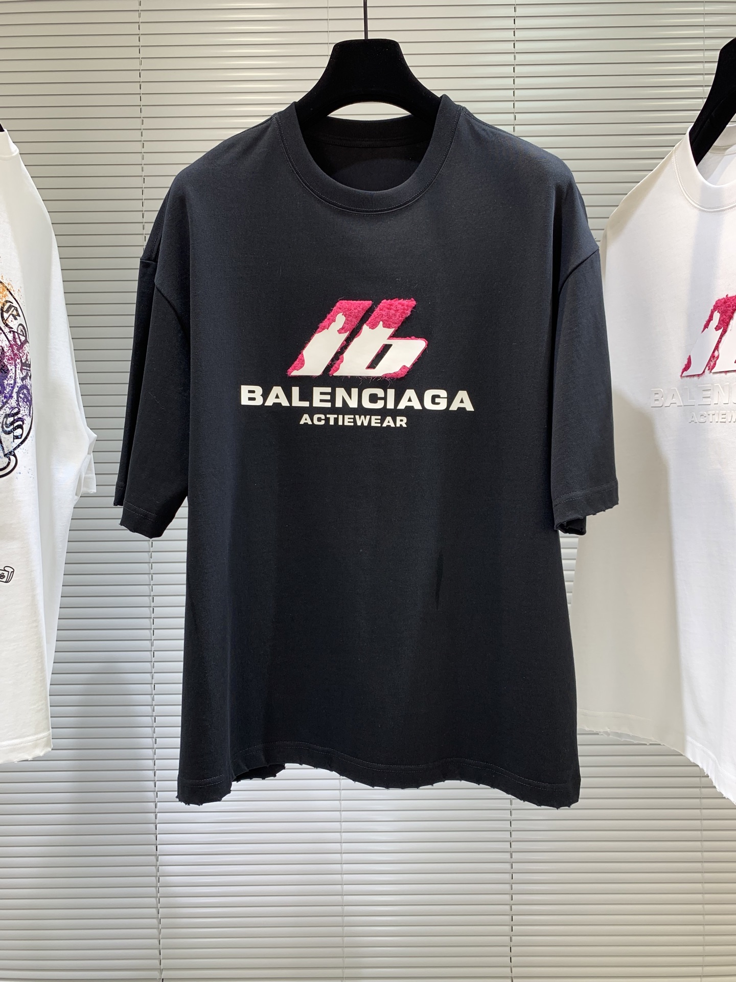 NO:118373,New Paris, logo pattern spring and summer new short-sleeved sleeves, using comfortable and breathable fabrics, trendy matching, top-notch workmanship, high-end quality!  Same style for men and women. Size XS-XL, T-shirt, alexander wang19860909新款巴黎,logo图案春夏新款短袖,采用舒适透气面料,潮流搭配,顶级的做工,高端品质！男女同款.尺码XS-XL,,T-shirt,alexander wang,Men's clothing