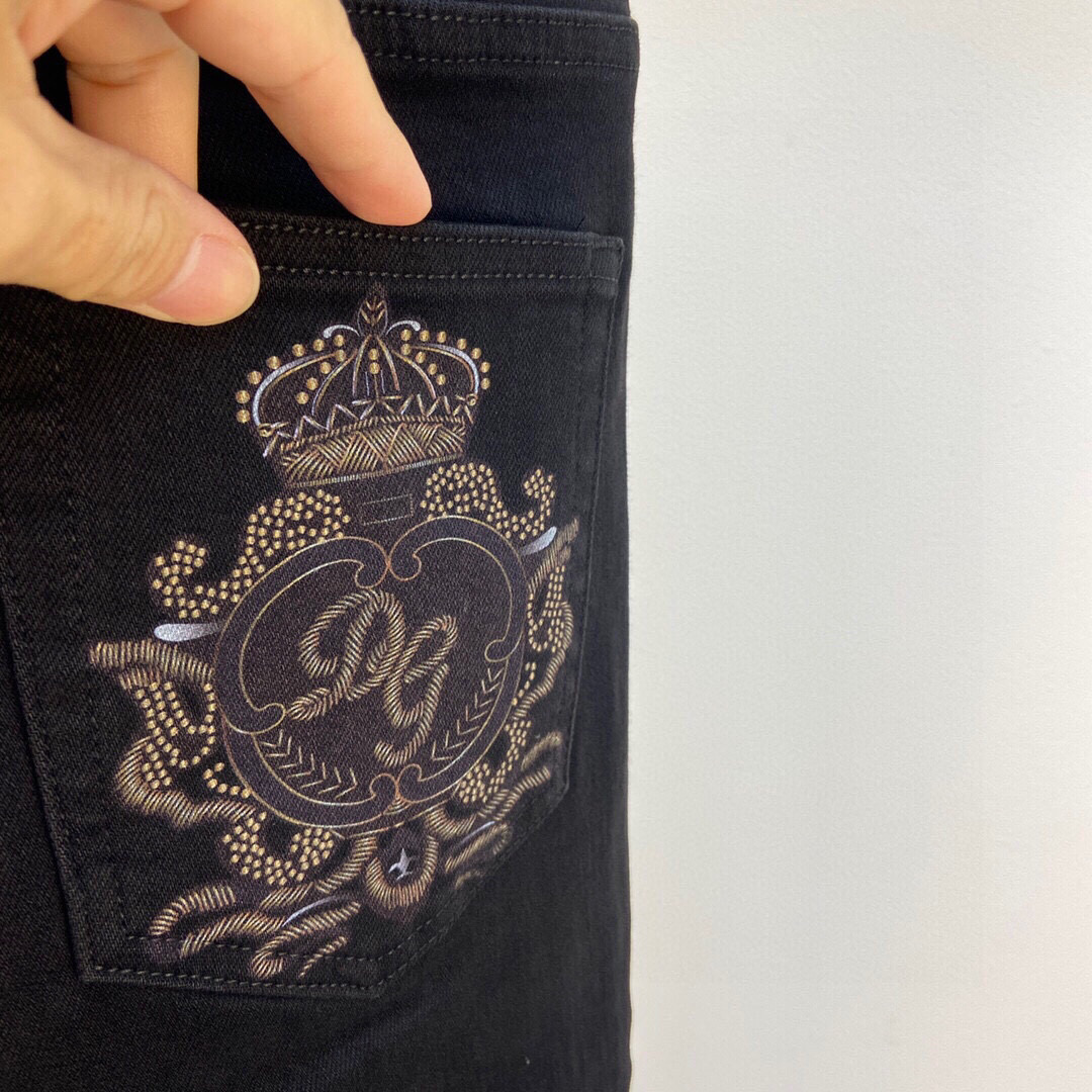 
DG牛仔裤
黑牛 Size：29 30 31 32 33 34 36 （新品）9822#