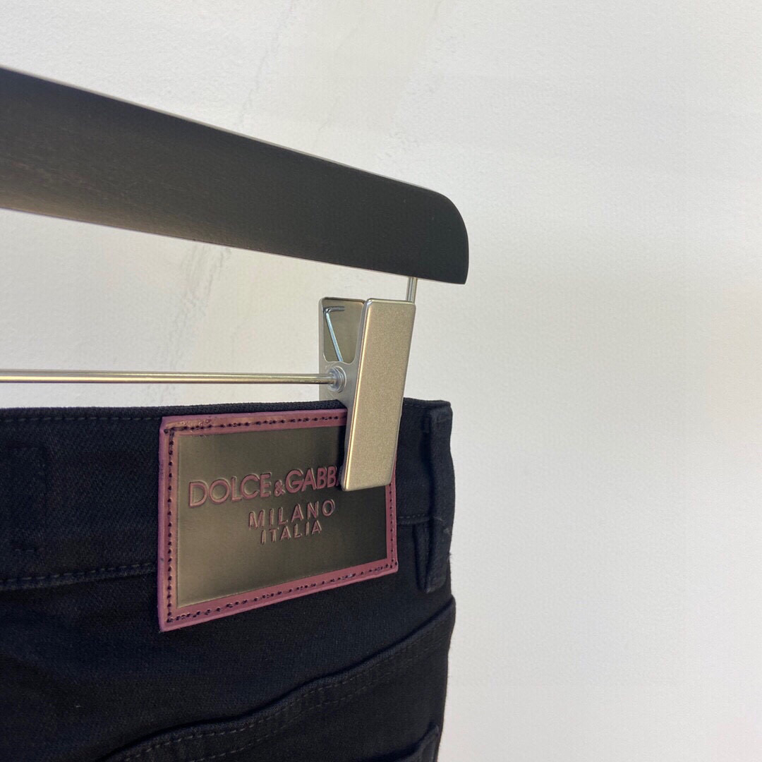 
DG牛仔裤
黑牛 Size：29 30 31 32 33 34 36 （新品）9822#
