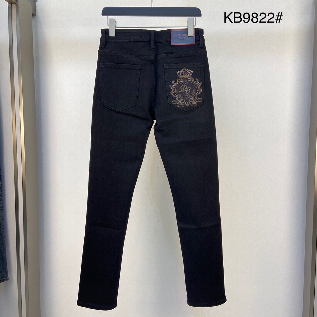 
DG牛仔裤
黑牛 Size：29 30 31 32 33 34 36 （新品）9822#