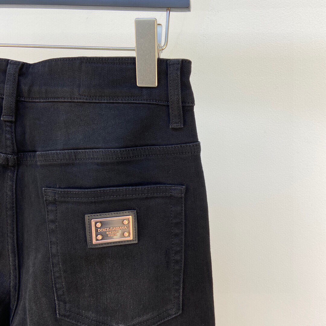 
DG牛仔裤
黑牛 Size：29 30 31 32 33 34 36 （新品）9822#