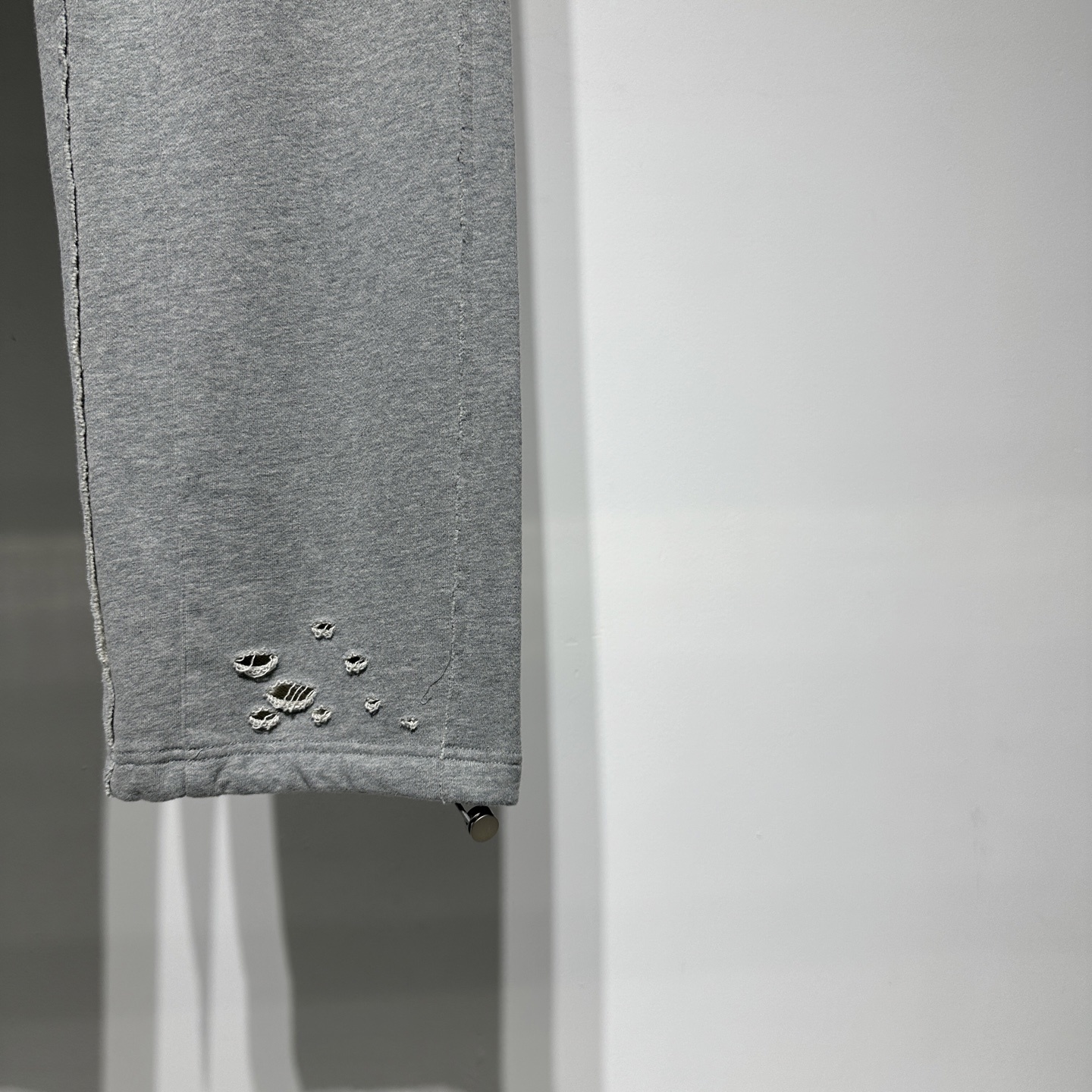 Alexander Wang 25早春新款
运动休闲裤华人最牛设计师王大人!!!经典字母logo立体胶