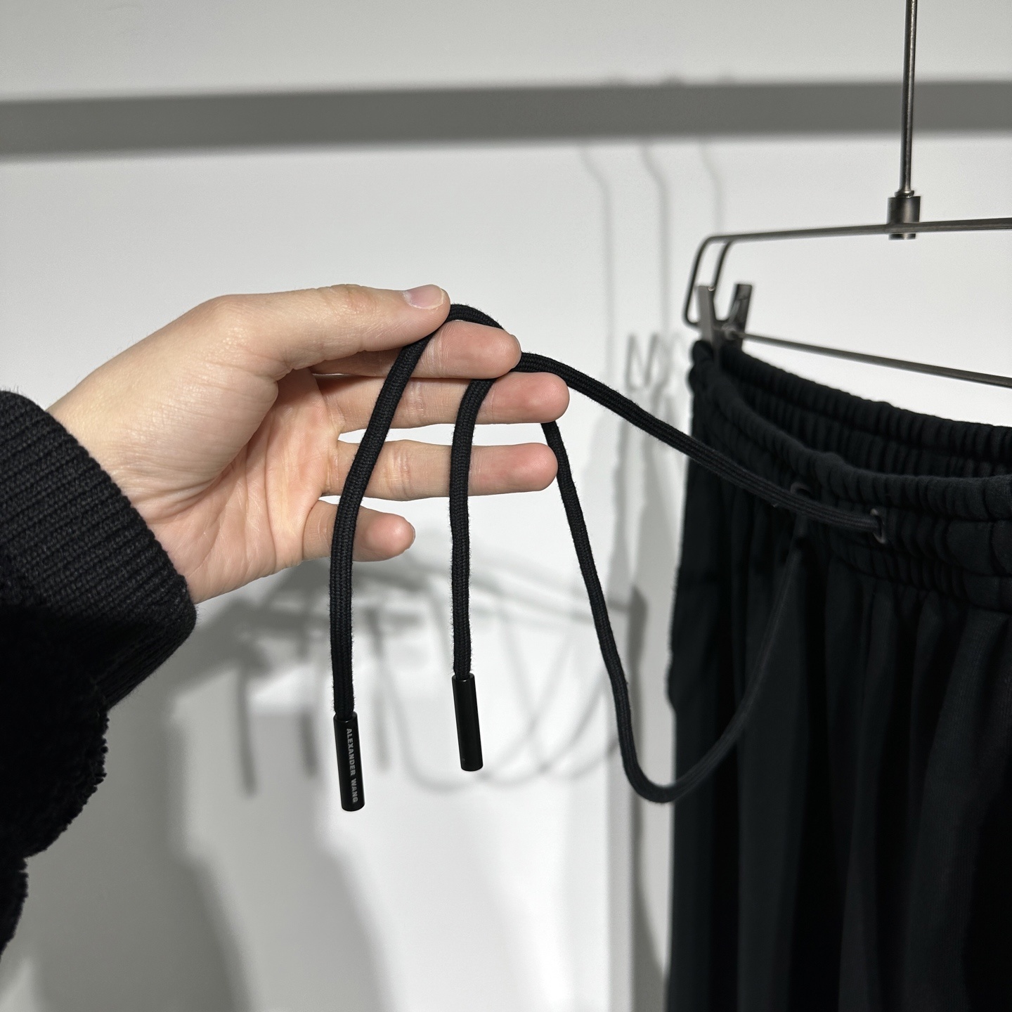 Alexander Wang 25早春新款
运动休闲裤华人最牛设计师王大人!!!经典字母logo立体胶