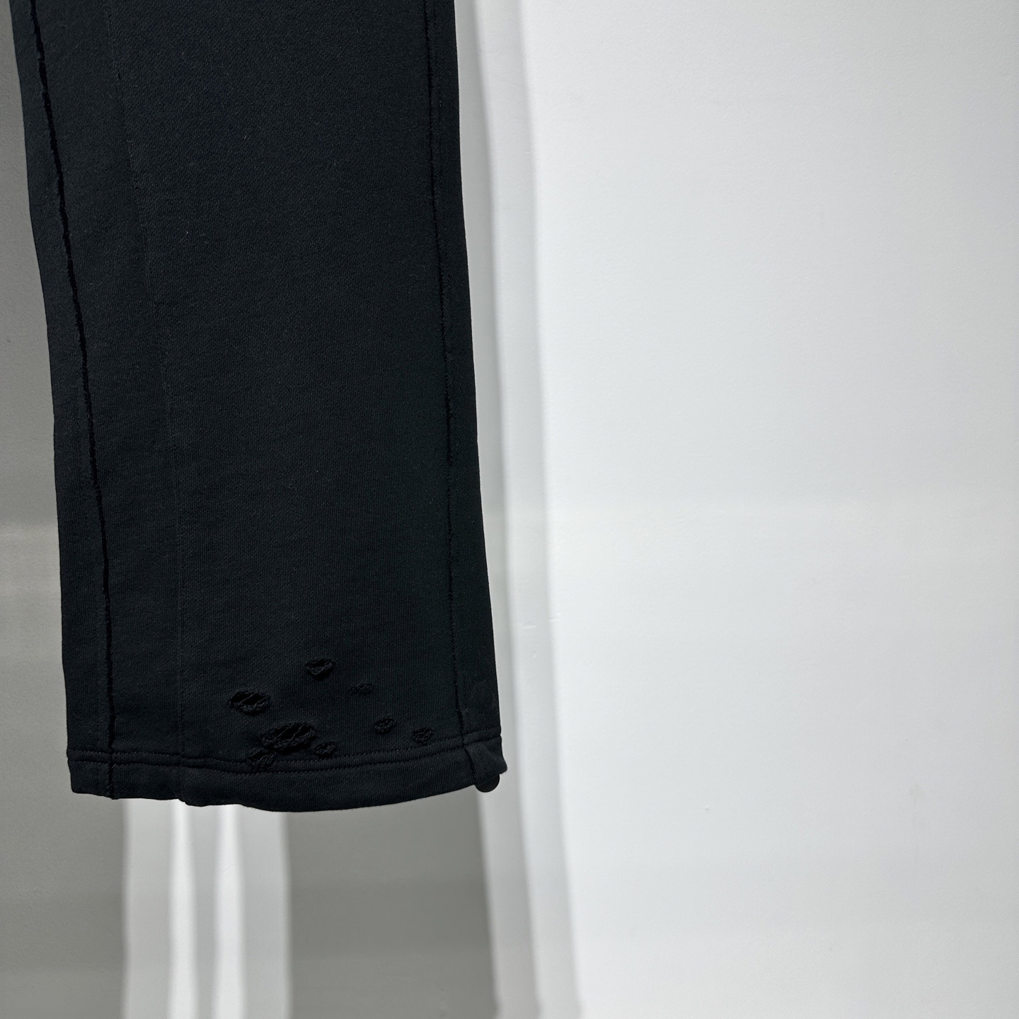 Alexander Wang 25早春新款
运动休闲裤华人最牛设计师王大人!!!经典字母logo立体胶