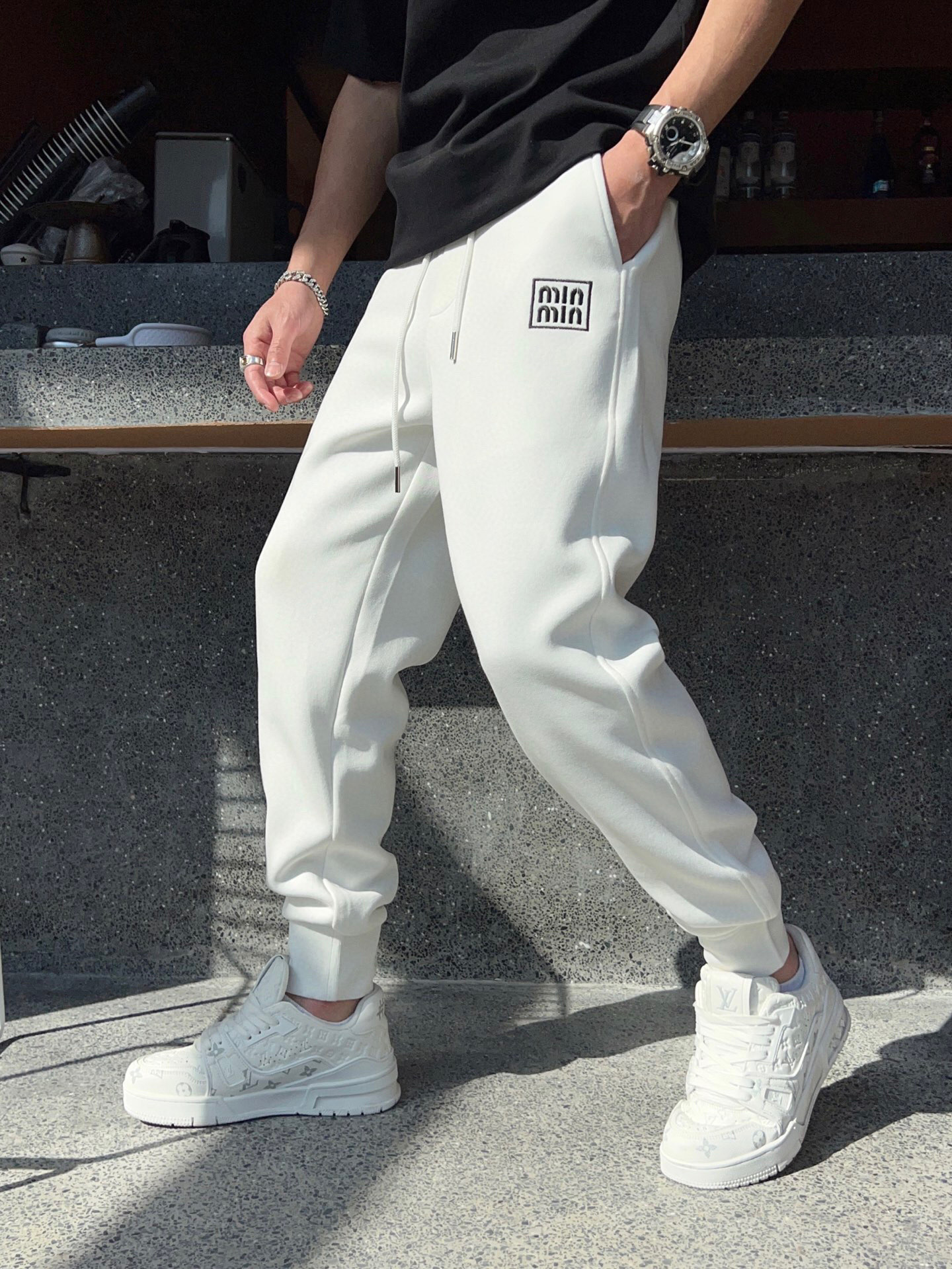 
2025春夏新款
MIU MIU 休闲裤
M-4XL 偏小一码