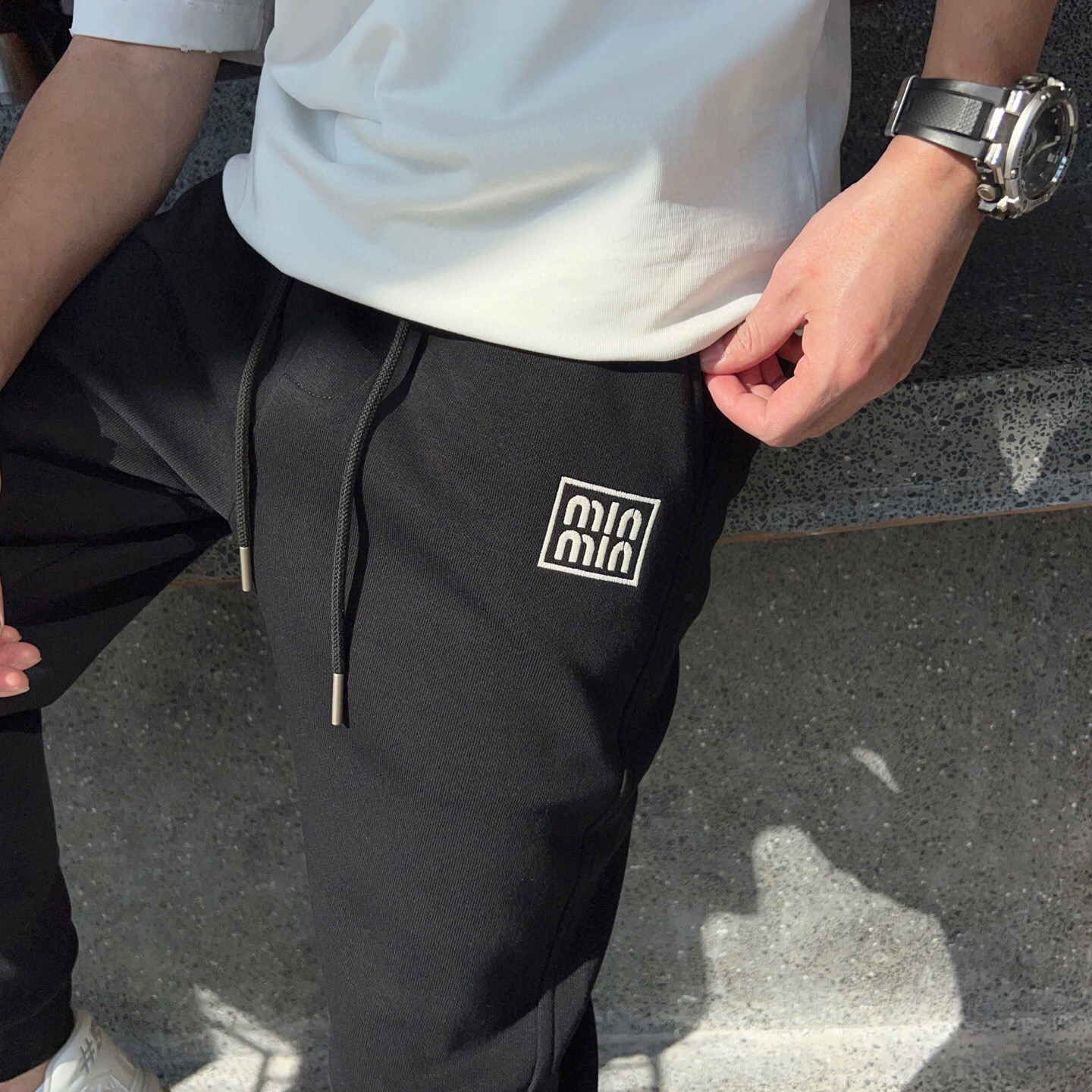
2025春夏新款
MIU MIU 休闲裤
M-4XL 偏小一码