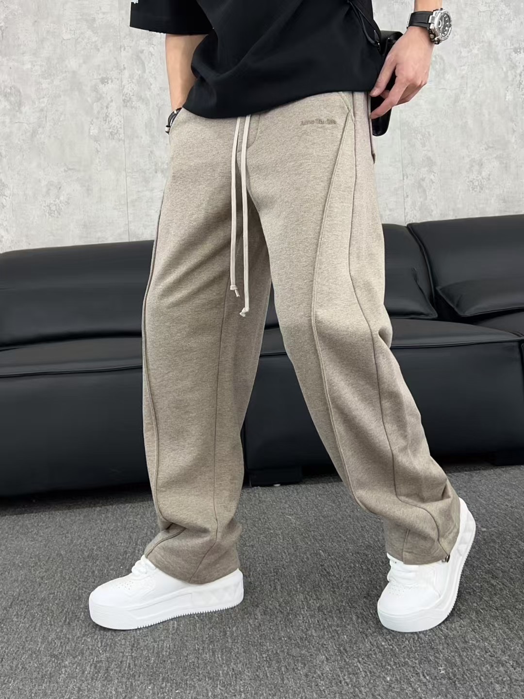
ACNE 新款春款裤子庆祝
颜色：杏
码数：M-3XL