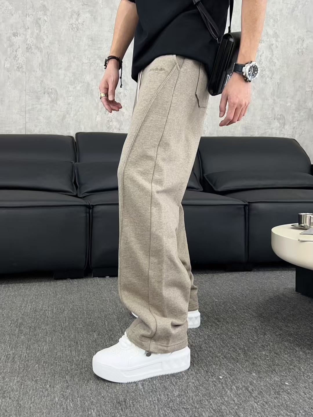 
ACNE 新款春款裤子庆祝
颜色：杏
码数：M-3XL