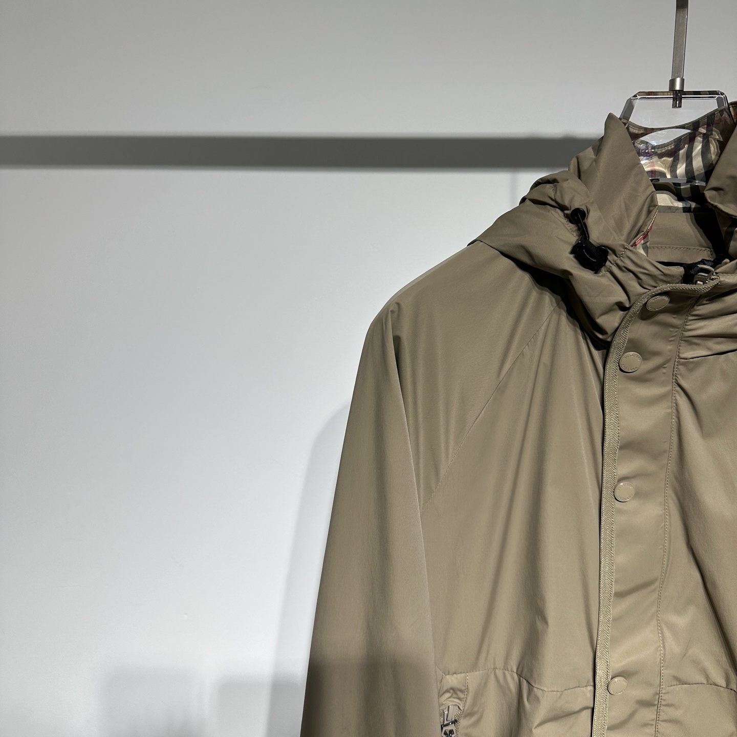 Burberry/巴宝莉 25早春新款!
时尚休闲连帽夹克外套!高密度面料素雅高级感恰到好处!面料具备