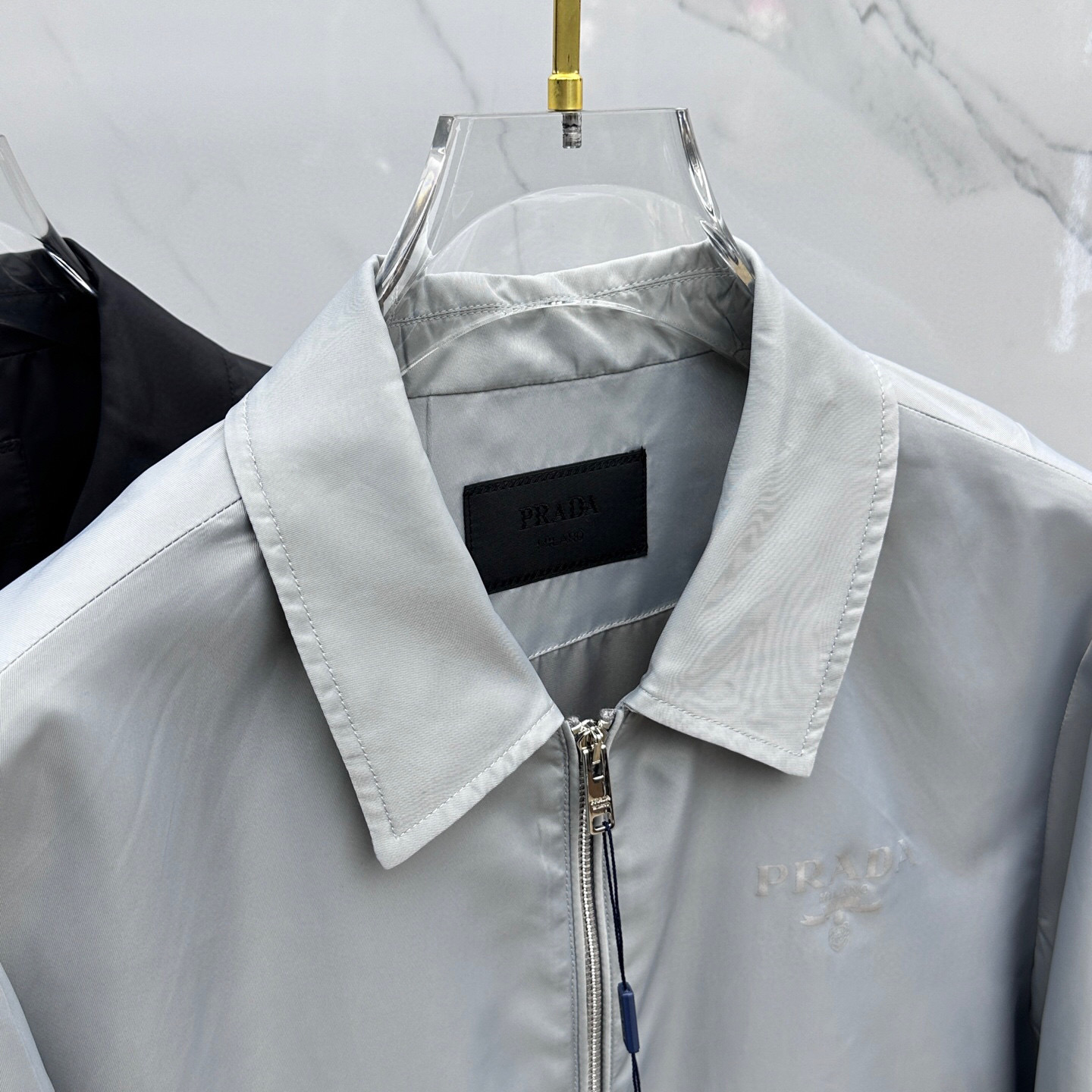 
🆕PRADA·普拉达 2025春季新款男士夹克翻领外套，原单三标齐全高端版本！拉链款式 高定专柜面料 