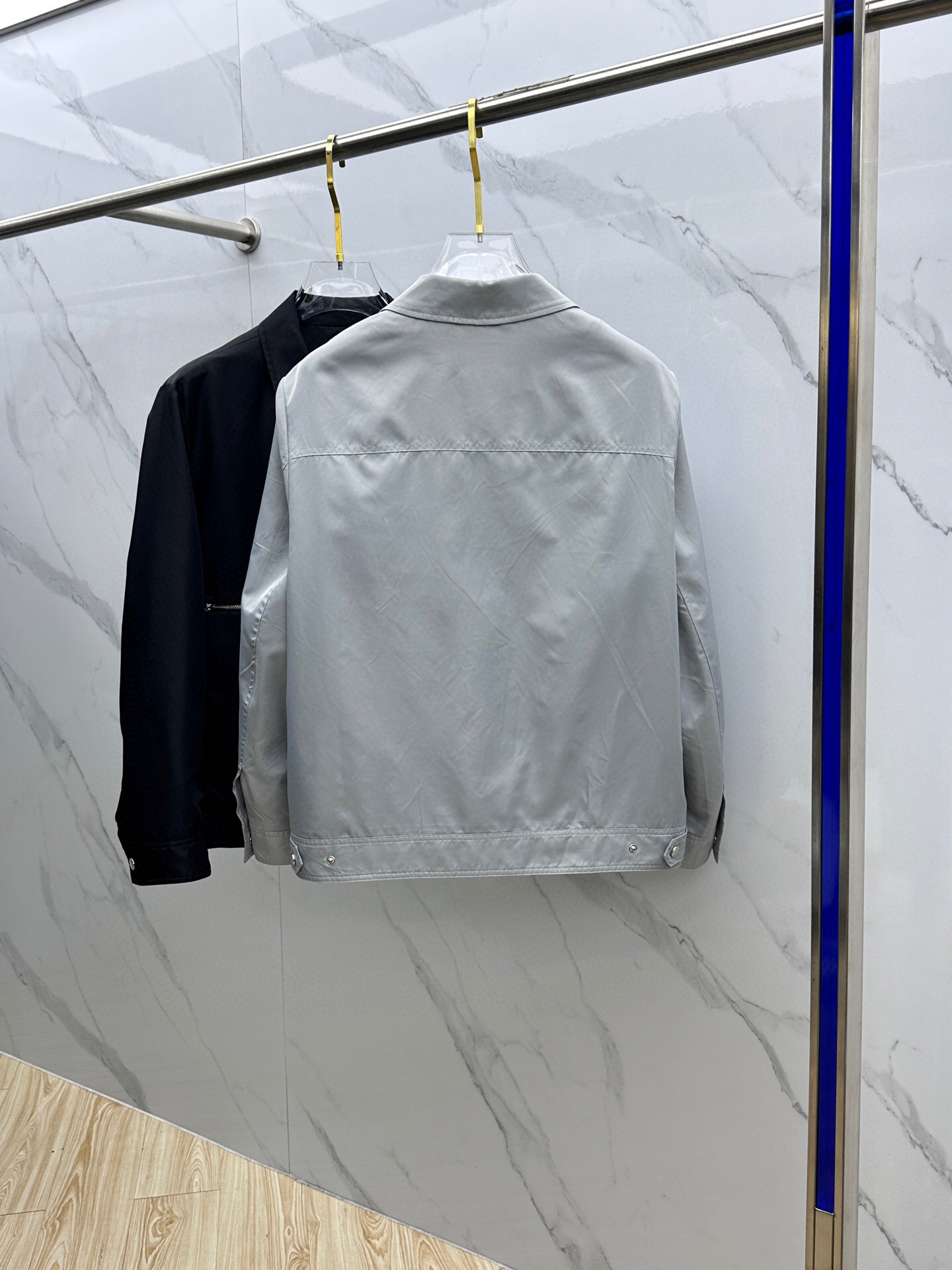 
🆕PRADA·普拉达 2025春季新款男士夹克翻领外套，原单三标齐全高端版本！拉链款式 高定专柜面料 