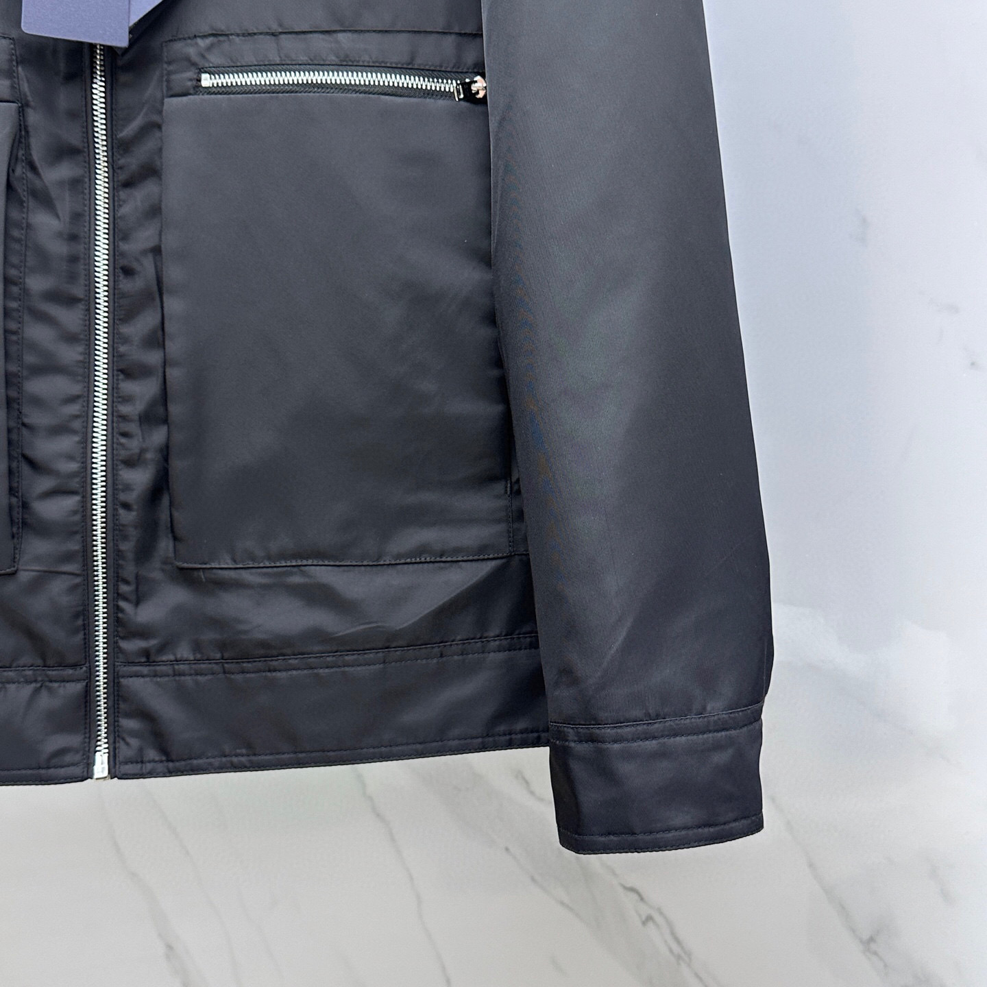 
🆕PRADA·普拉达 2025春季新款男士夹克翻领外套，原单三标齐全高端版本！拉链款式 高定专柜面料 