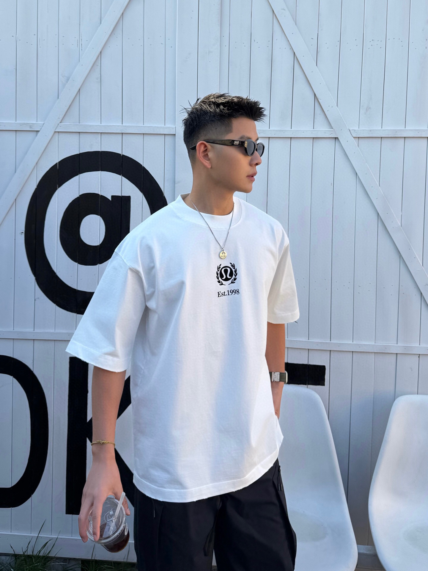 
春款重磅Ｔ恤上新庆祝
颜色：黑，白，杏
码数：XS-XL
款号：61083 偏大可穿230斤