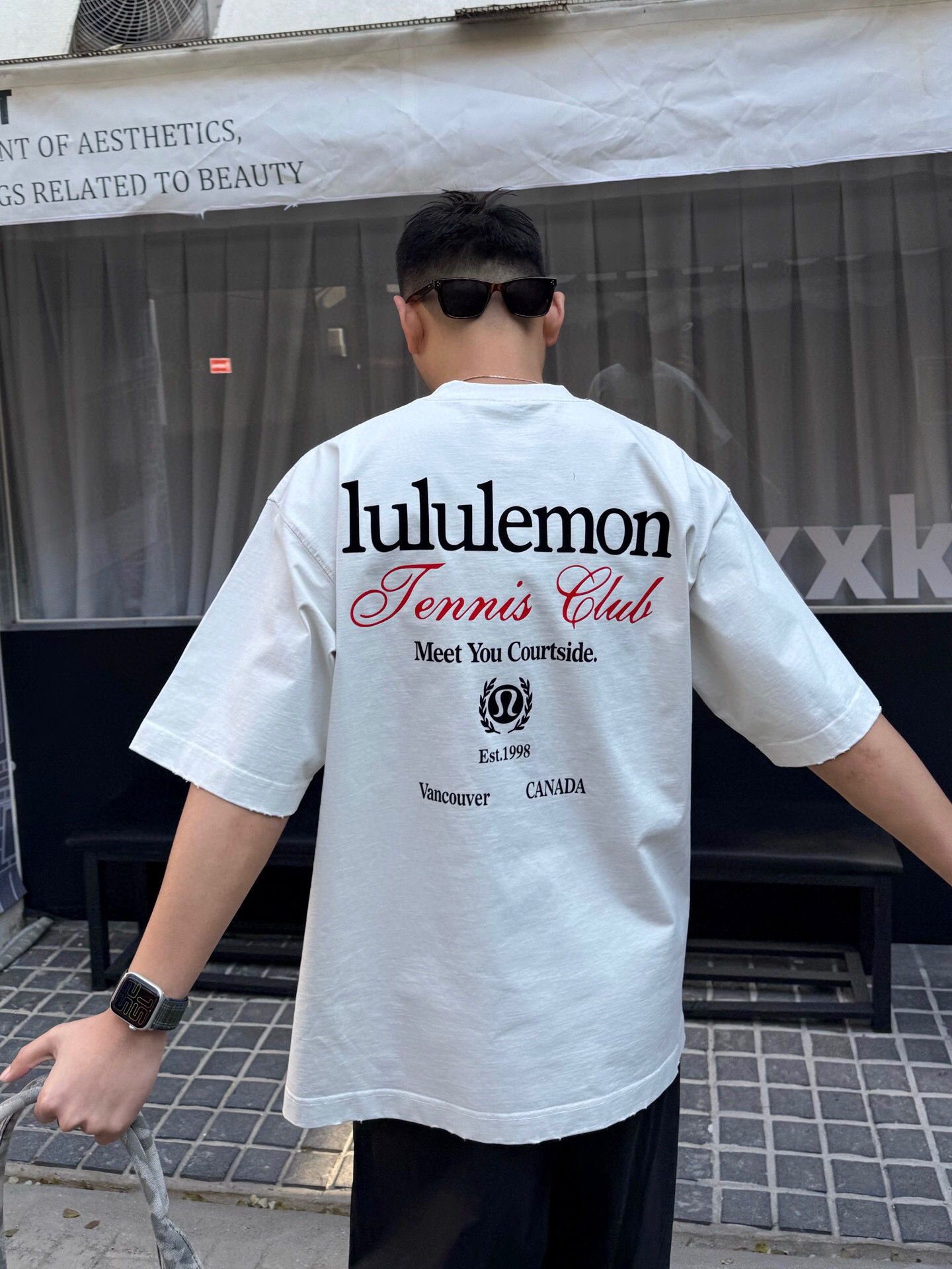 
春款重磅Ｔ恤上新庆祝
颜色：黑，白，杏
码数：XS-XL
款号：61083 偏大可穿230斤