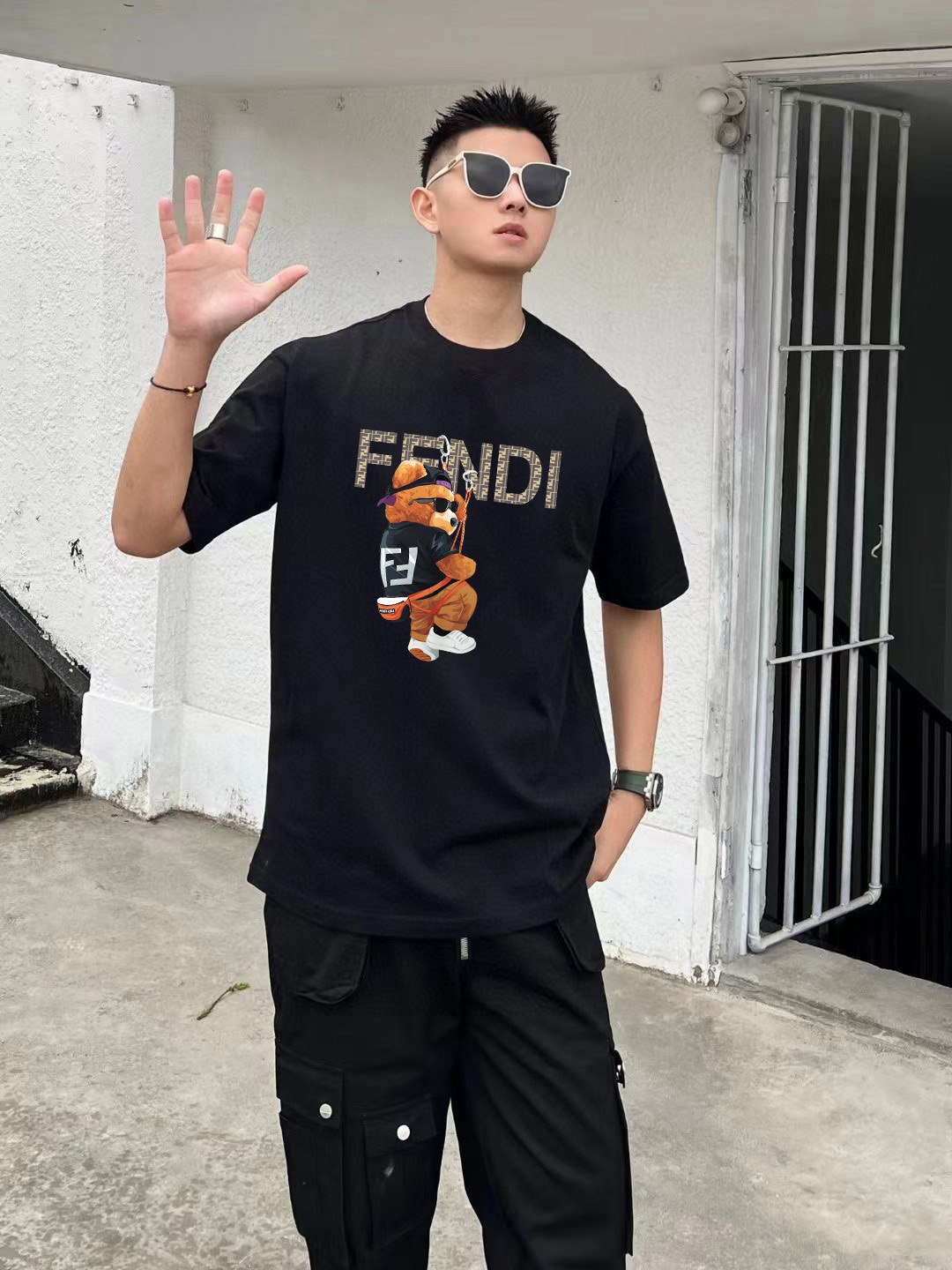 
FENDI*芬迪  高品质FD 2025ss春夏新款大熊字母logo圆领短袖T恤衫
采用定制280克双