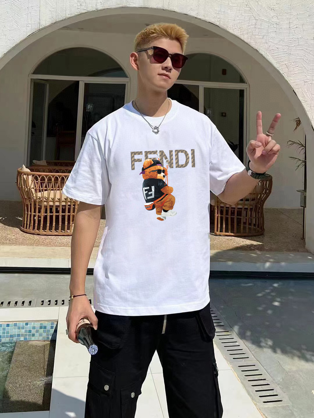 
FENDI*芬迪  高品质FD 2025ss春夏新款大熊字母logo圆领短袖T恤衫
采用定制280克双
