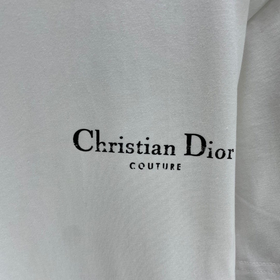 
Dior*       迪奥*
2025春夏新款短袖T恤
重磅纯棉字母logo印花
颜色：黑色   白