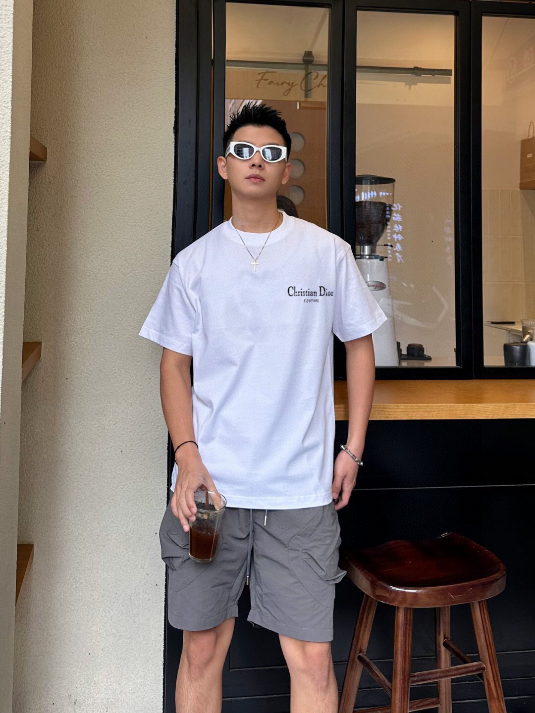 
Dior*       迪奥*
2025春夏新款短袖T恤
重磅纯棉字母logo印花
颜色：黑色   白