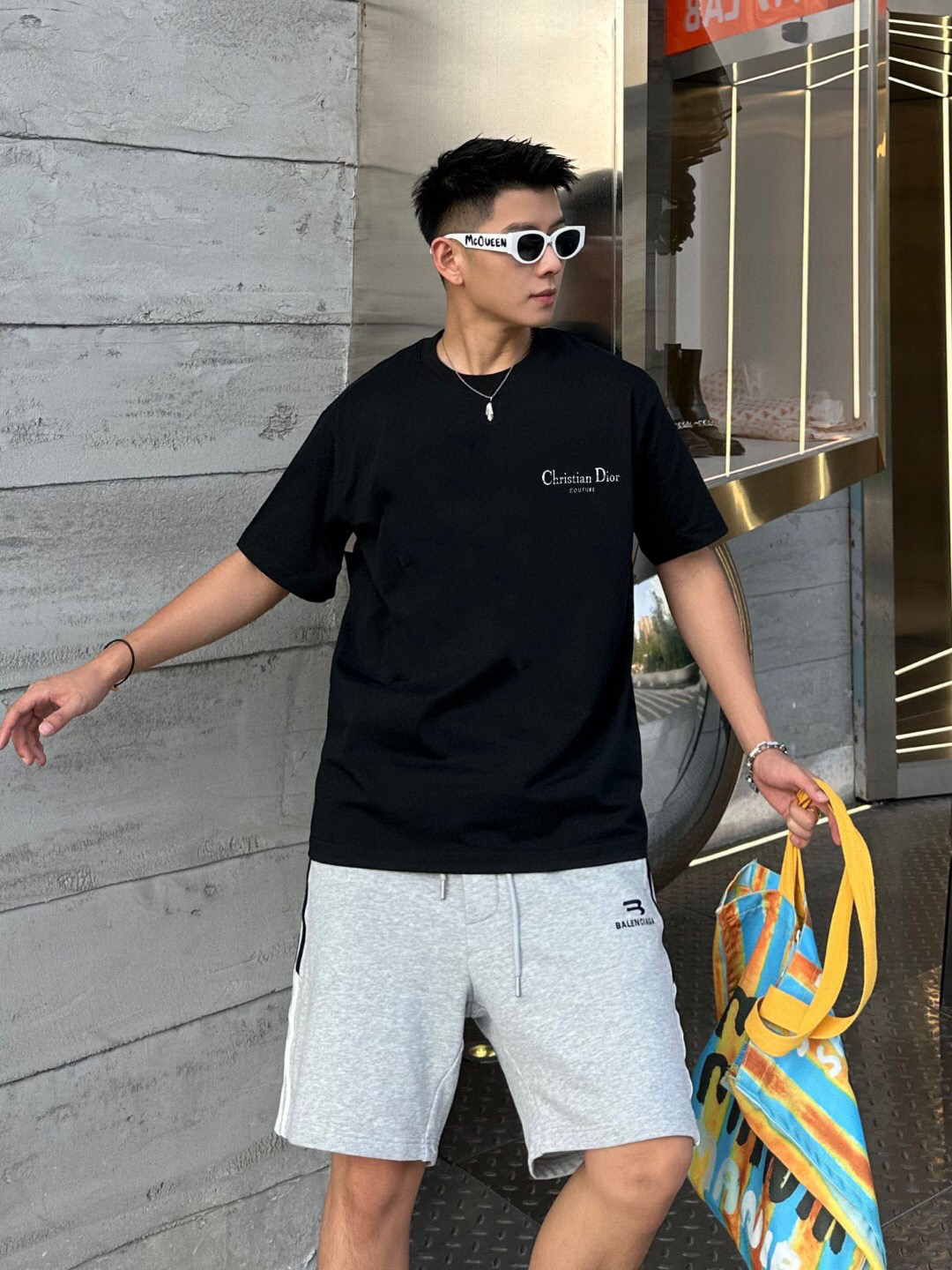 
Dior*       迪奥*
2025春夏新款短袖T恤
重磅纯棉字母logo印花
颜色：黑色   白