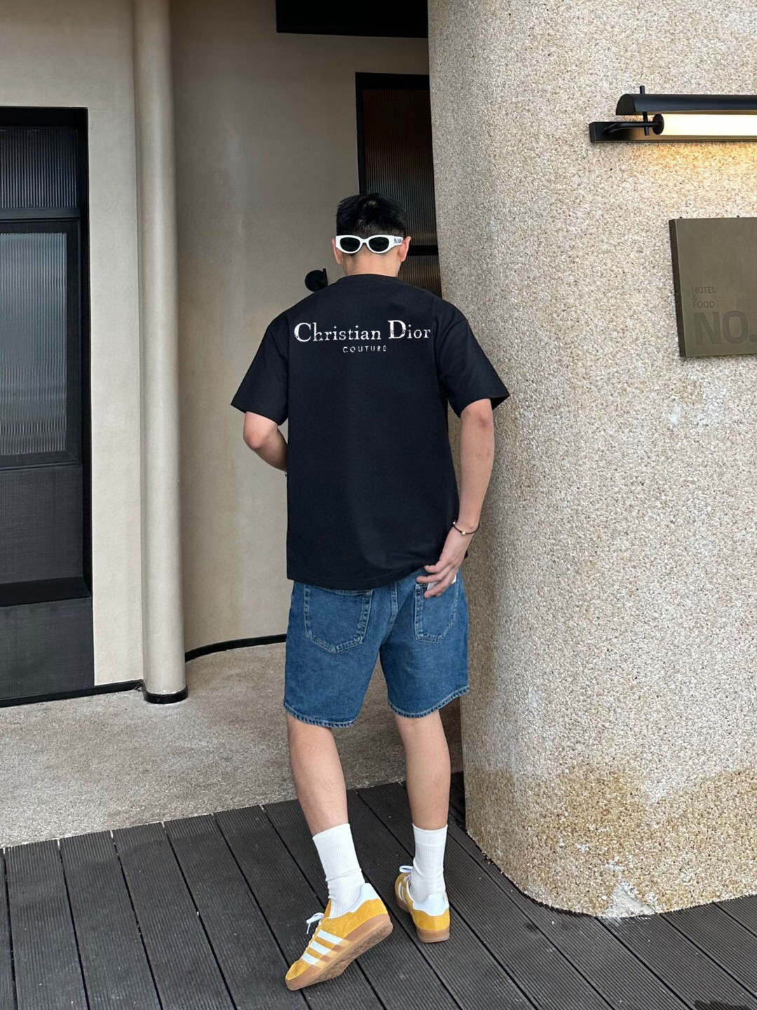 
Dior*       迪奥*
2025春夏新款短袖T恤
重磅纯棉字母logo印花
颜色：黑色   白
