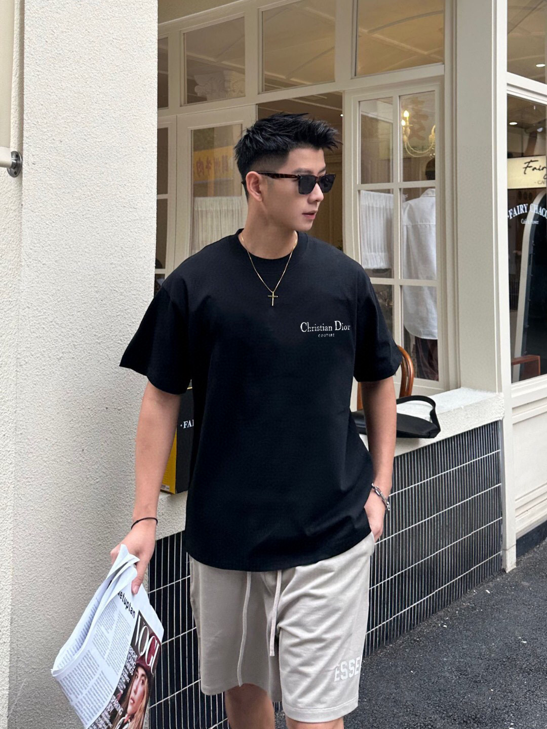 
Dior*       迪奥*
2025春夏新款短袖T恤
重磅纯棉字母logo印花
颜色：黑色   白