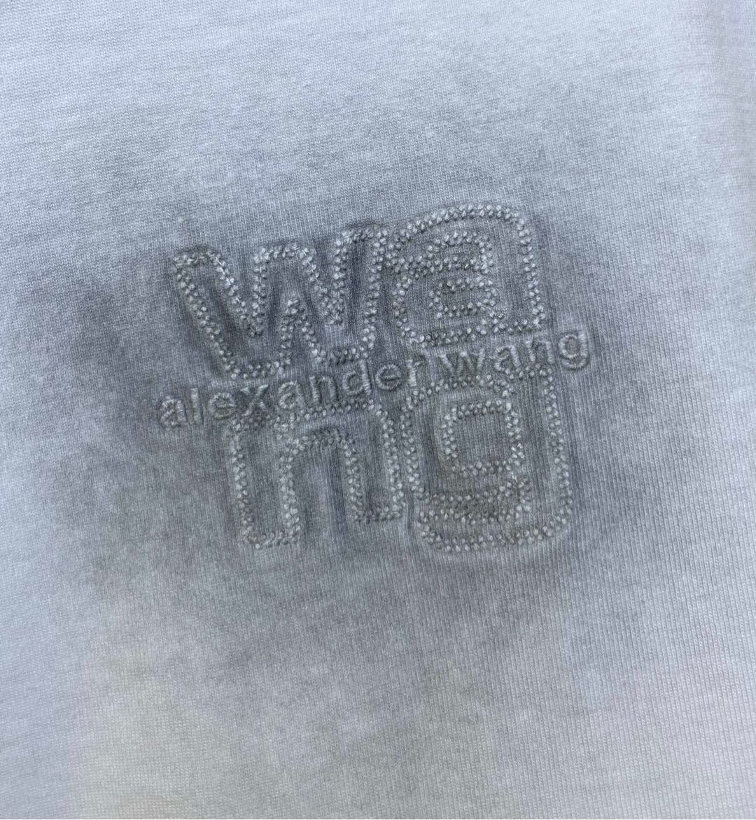 
Wang 2025春夏火热上线🔥🔥 阔版短袖 成品衣服做染色+炒洗+喷马骝工序 使其呈现复古自然的效果