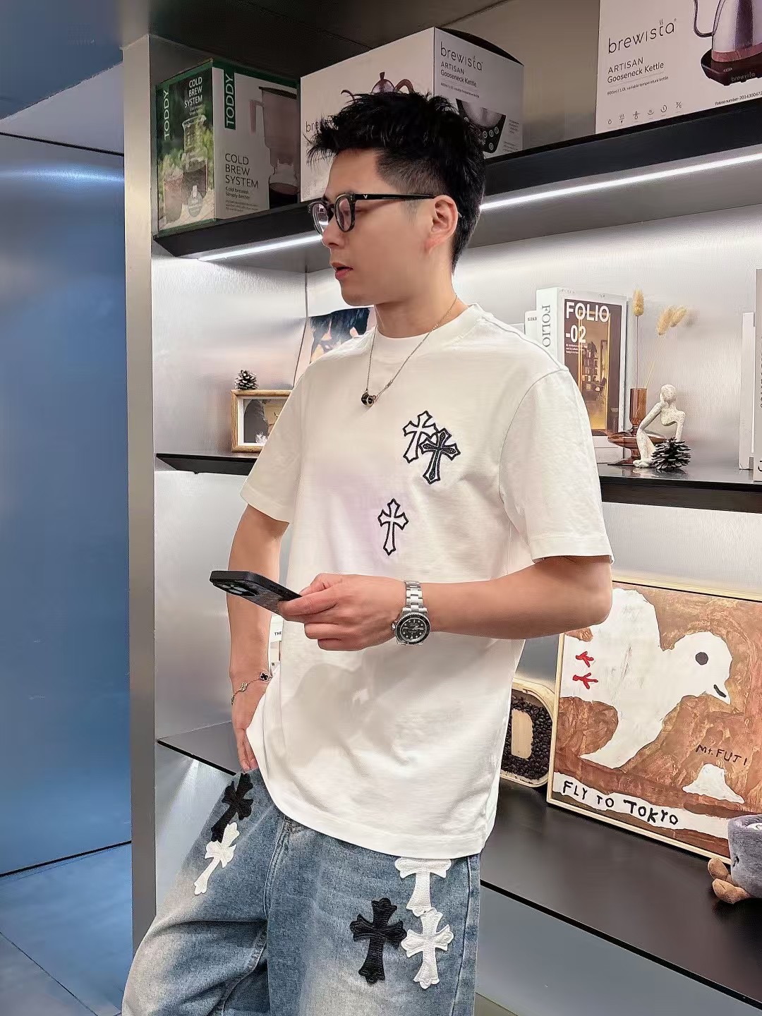 
克罗家短袖系列
季度：2025春夏
颜色：黑色 白色 铁灰色
尺码   m-5xL
版型：微阔版型
克