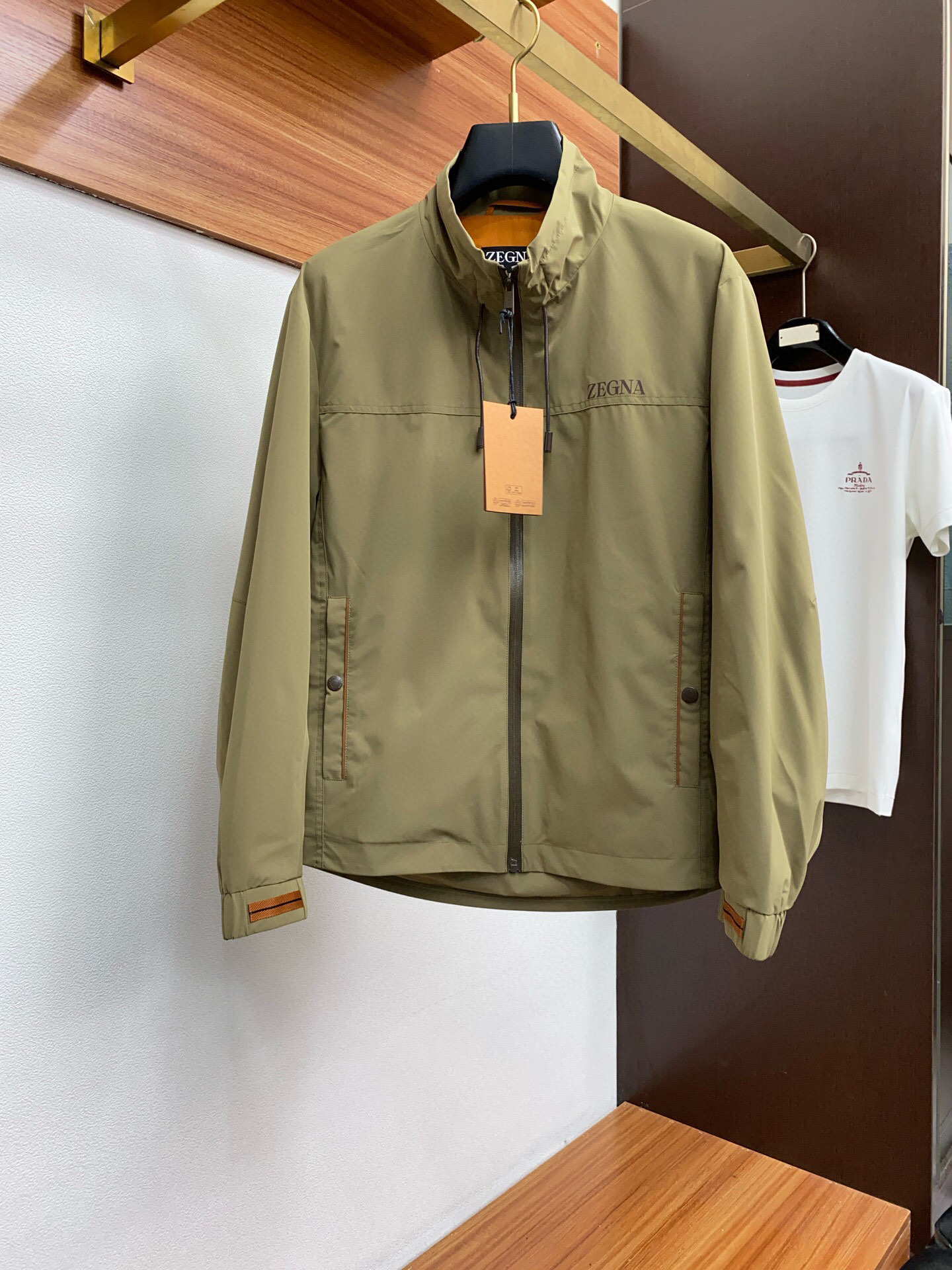  
 🆕ZEGNA·杰尼亚 2025开秋新款男士夹克外套翻领立领，原单三标齐全高端版本！立领款式 高定专