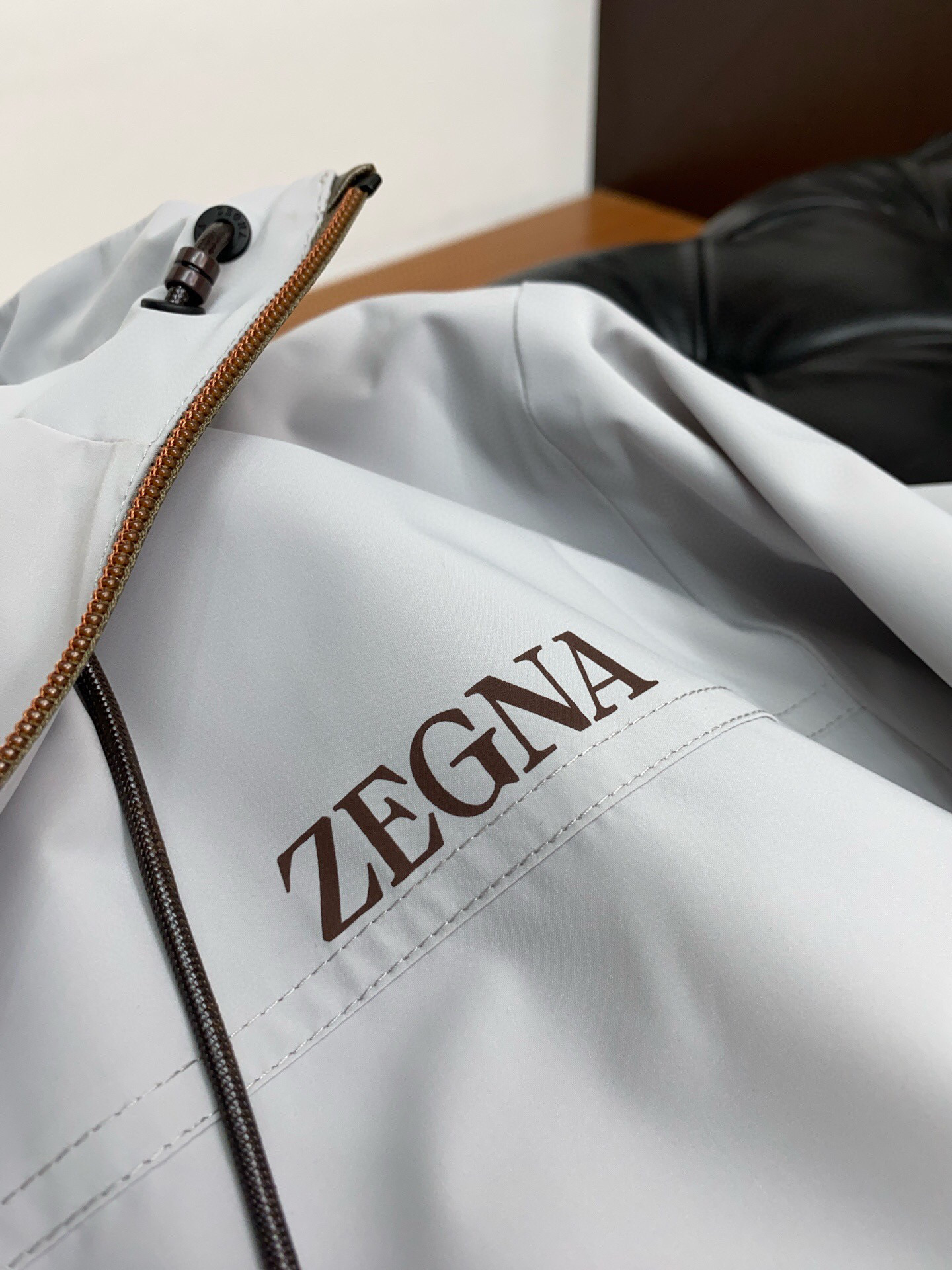  
 🆕ZEGNA·杰尼亚 2025开秋新款男士夹克外套翻领立领，原单三标齐全高端版本！立领款式 高定专