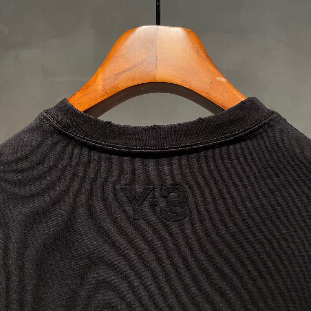 
Y-3🌟新款长袖🆕采用优质棉质面料！亲肤舒适！前logo设计，版型设计上身腔调十足，裁剪工艺走线工整！
