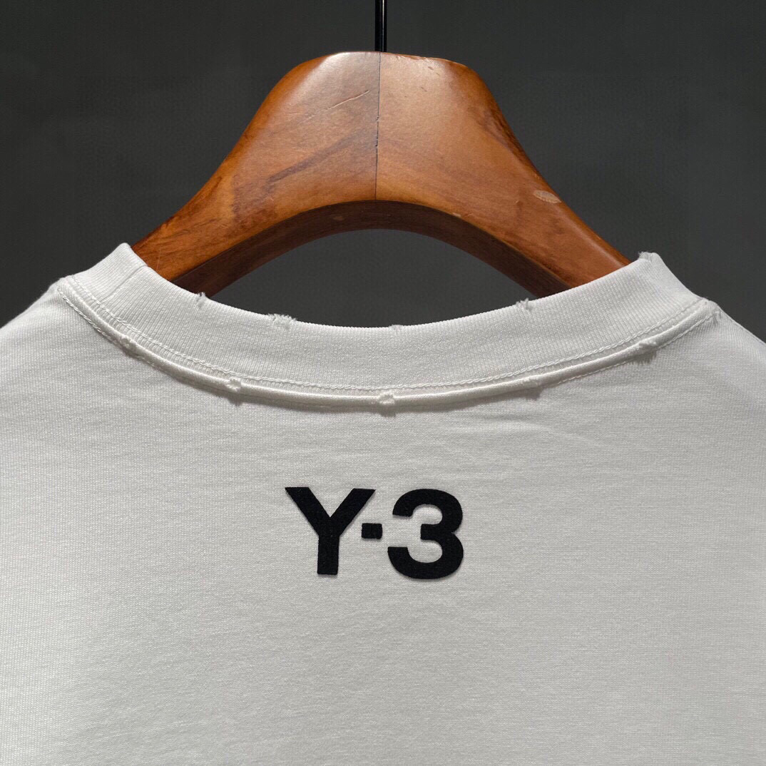 
Y-3🌟新款长袖🆕采用优质棉质面料！亲肤舒适！前logo设计，版型设计上身腔调十足，裁剪工艺走线工整！