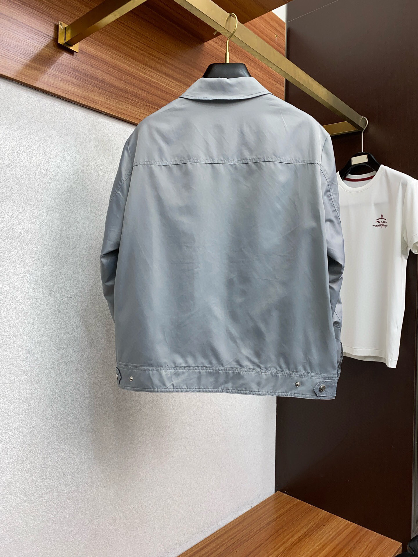 
🆕PRADA·普拉达 2025春季新款男士夹克翻领外套，原单三标齐全高端版本！拉链款式 高定专柜面料 