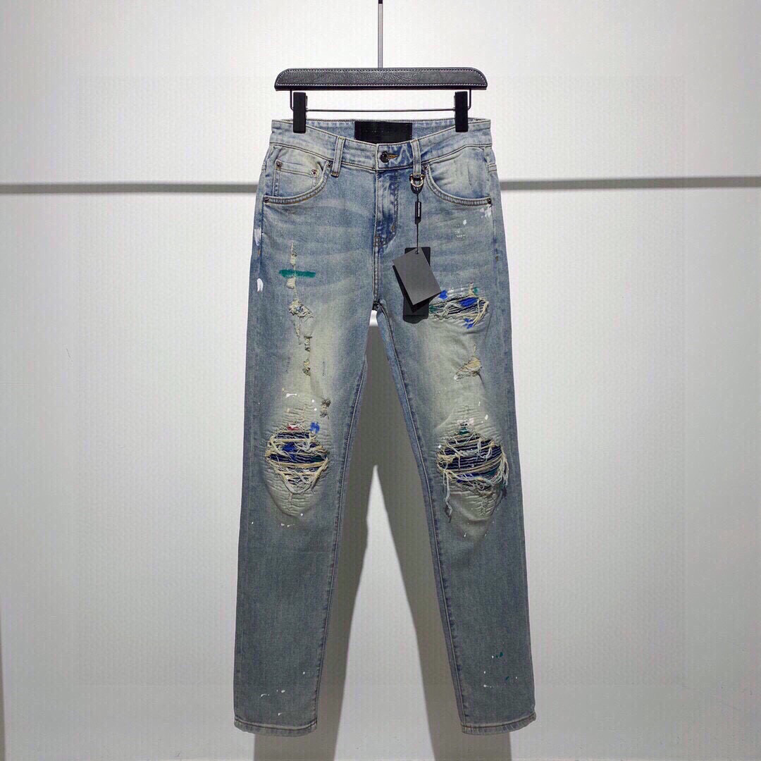 NO:131398,You will be addicted after wearing it... & Modern wash-out effect slim jeans. Created in retro and elegant colors, Japanese denim elastic denim fabric, fission washing, knee wrinkle patching technology, and extremely difficult... However, the wash-out effect is very fashionable and has a unique modern charm!  !  The main logo uses black cowhide embossed logo, and the waist-based cowhide large label is time-consuming and labor-intensive... It is very nice to present it to you!  !  Slim fit Invisible zipper and button closure Size guide 29-waist 72-hip circumference 94-trouser length 101 Blue Size29 30 31 32 33 34 36 (new product), jeans,cowhide,alexander wang19860909穿过之后你会上瘾的…… & 现代感洗水效果修身牛仔裤 以复古而淡雅的颜色打造,甄选日本丹宁弹力牛仔面料,裂变洗水,膝部褶皱补丁工艺,难度系数极大……然而洗出来的效果极具时尚韵味,带着点独特现代韵味！！ 主标采用黑色牛皮压花标识,腰部原色牛皮大标签,耗时耗力…… 非常Nice的呈现给你！！ 修身版型 隐形拉链与钮扣开合 尺码指南29-腰围72-臀围94-裤长101 蓝色 Size29 30 31 32 33 34 36（新品）,,jeans,cowhide,alexander wang,Men's clothing