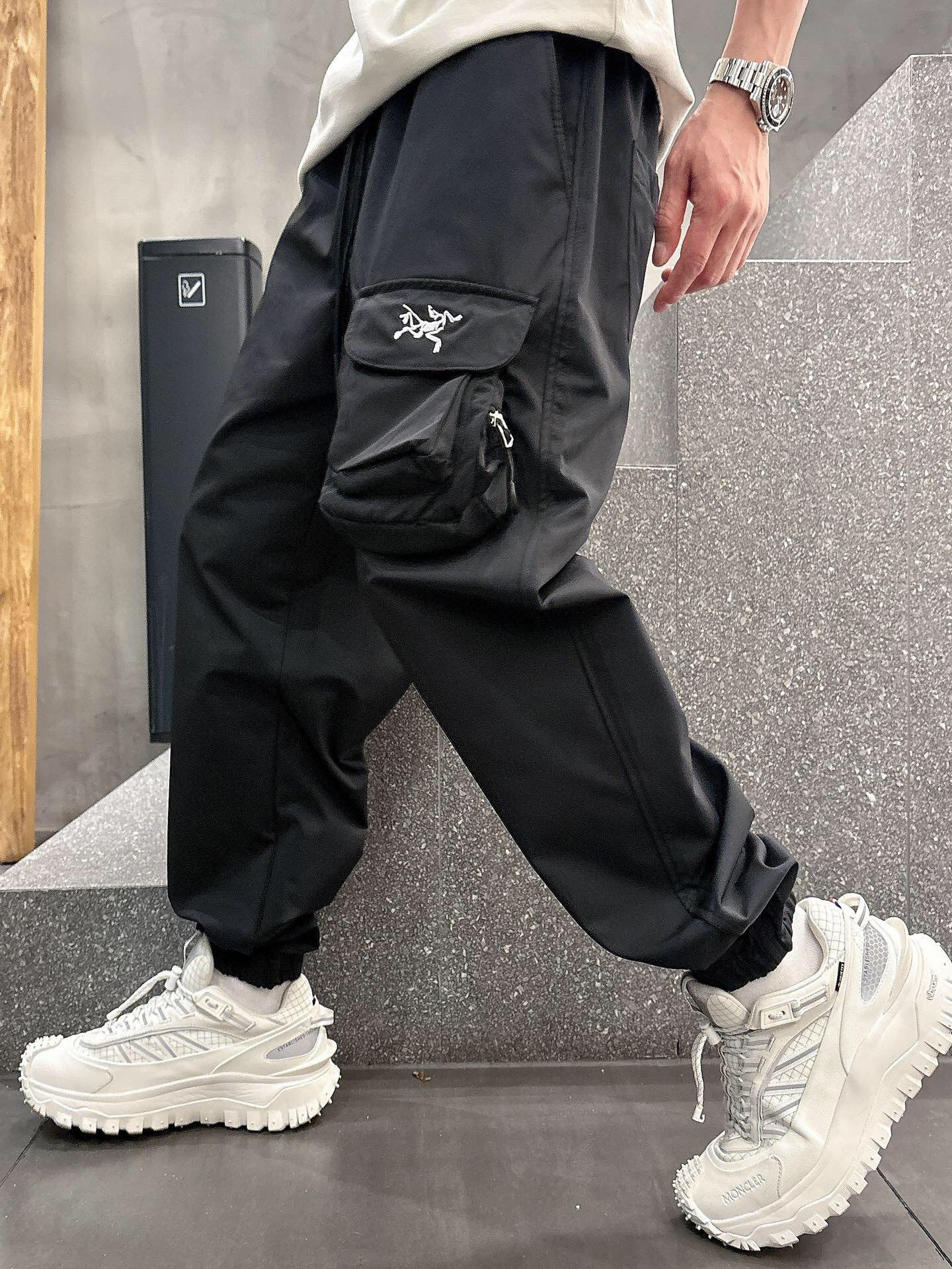 NO:131410,Spring and summer ARC'TERYX Archaeopteryx GAMMA LT Men's Soft Shell Charge Pants Bird's Outdoor Sports and Casual Charge Pants Professionally developed technology wet-guided and fast-drying fabric. The fabric is added with a 